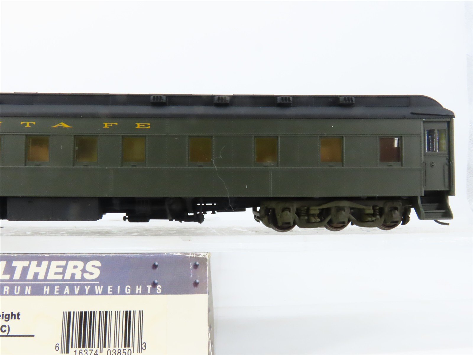 HO Scale Walthers 932-10402 ATSF Santa Fe Pullman Heavyweight Passenger Car