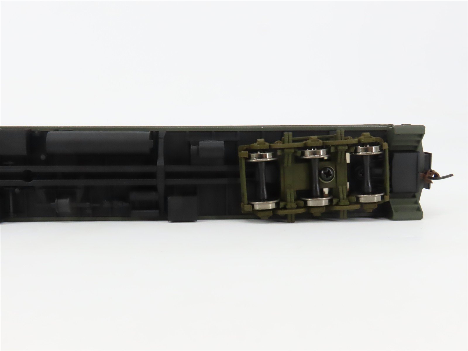 HO Scale Walthers 932-10102 ATSF Santa Fe Heavyweight Window Coach Passenger