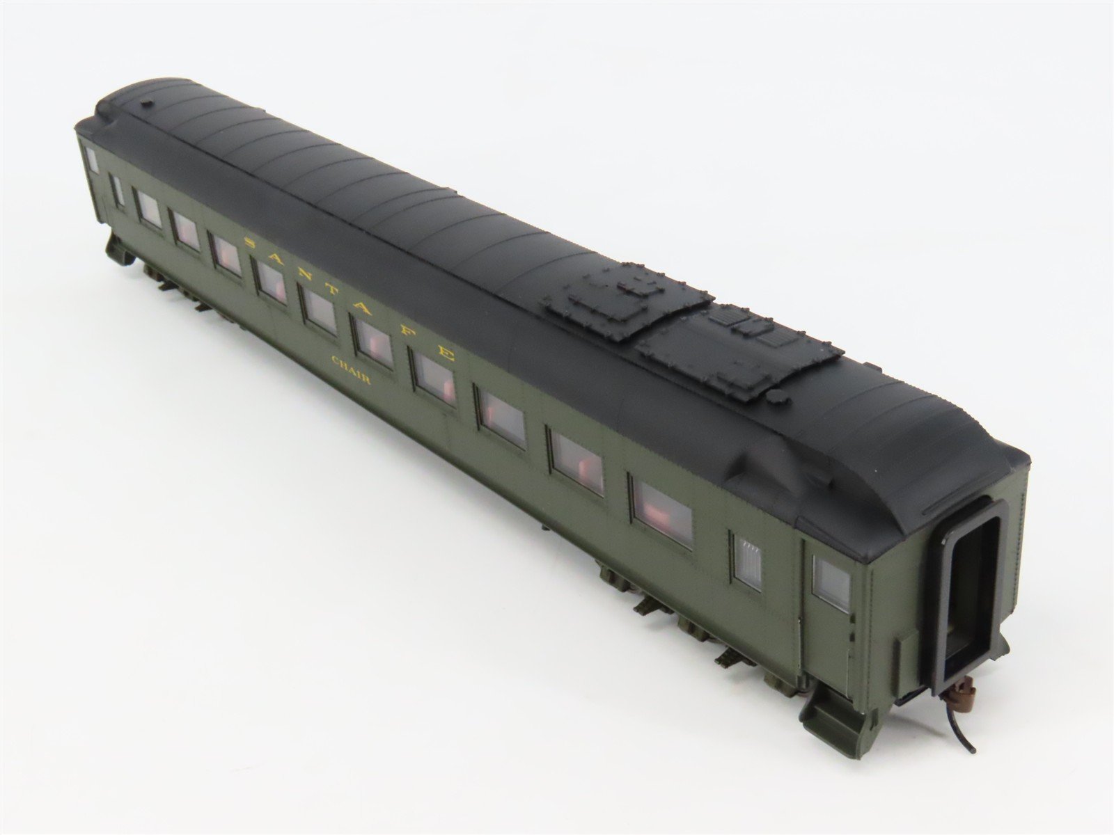 HO Scale Walthers 932-10351 ATSF Santa Fe Heavyweight Chair Passenger Car