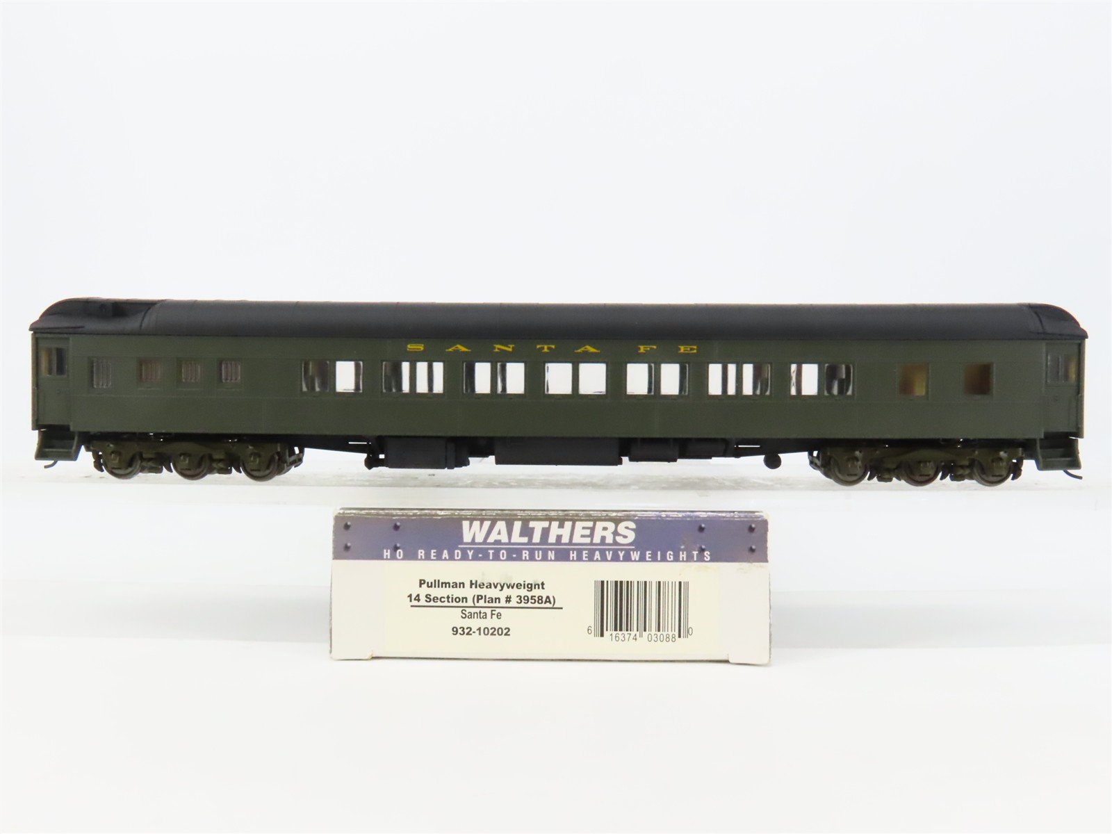 HO Scale Walthers 932-10202 ATSF Santa Fe Pullman Heavyweight Passenger Car