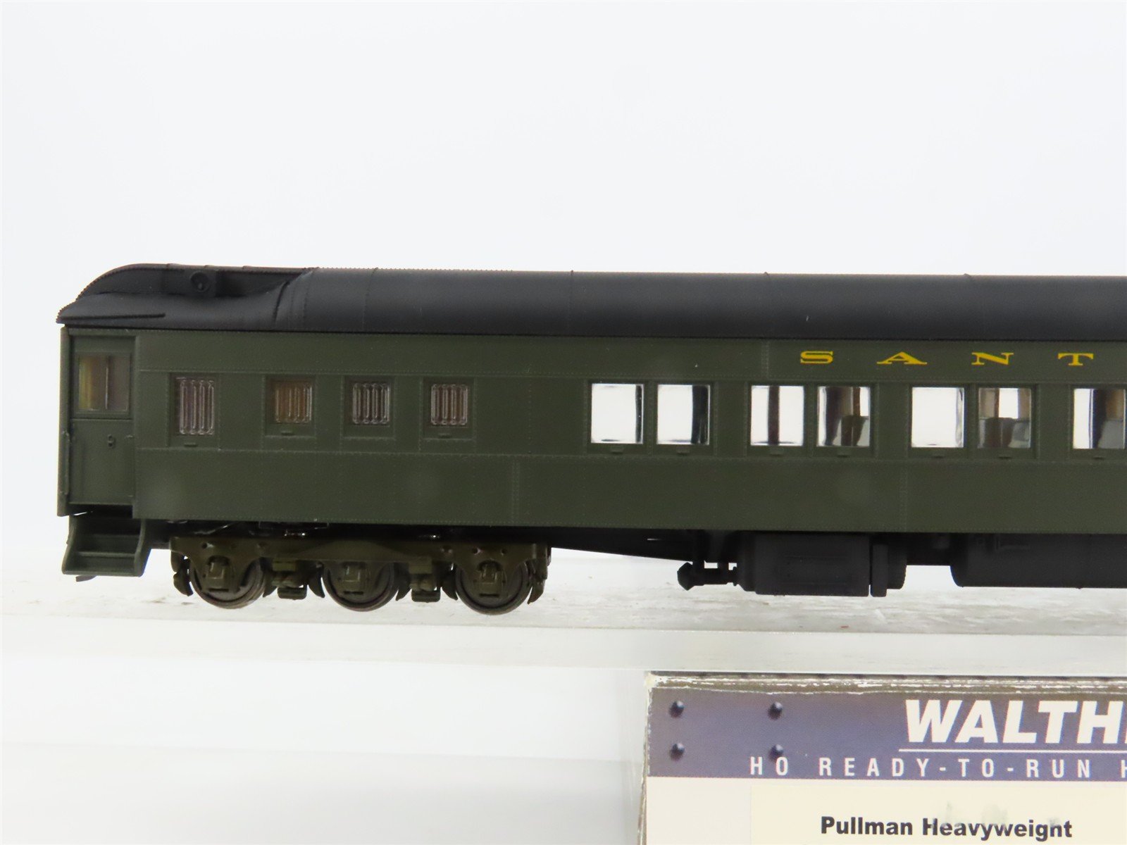 HO Scale Walthers 932-10202 ATSF Santa Fe Pullman Heavyweight Passenger Car