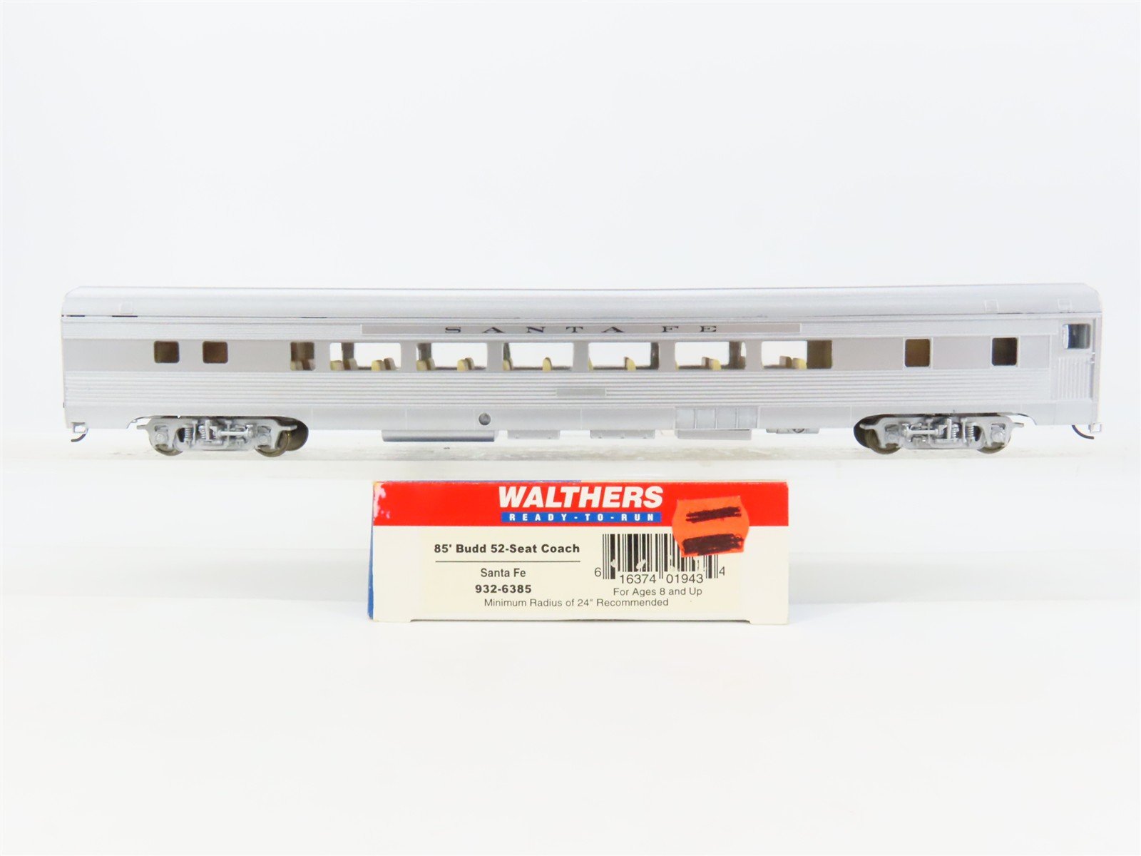 HO Walthers 932-6385 ATSF Santa Fe Railroad 85' Budd 52-Seat Coach Passenger Car