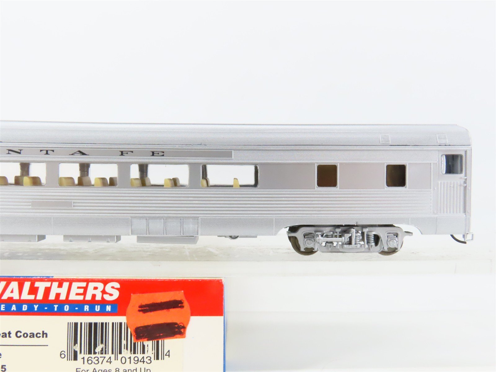 HO Walthers 932-6385 ATSF Santa Fe Railroad 85' Budd 52-Seat Coach Passenger Car