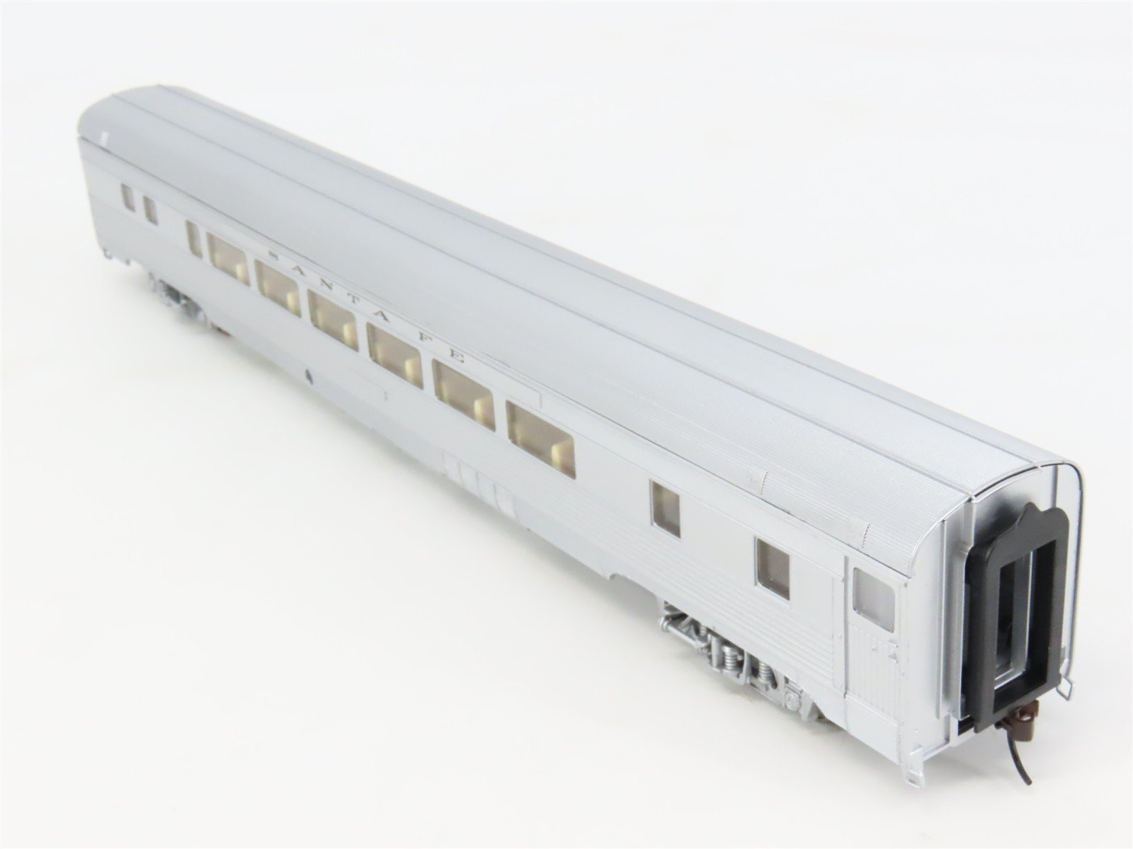HO Walthers 932-6385 ATSF Santa Fe Railroad 85' Budd 52-Seat Coach Passenger Car