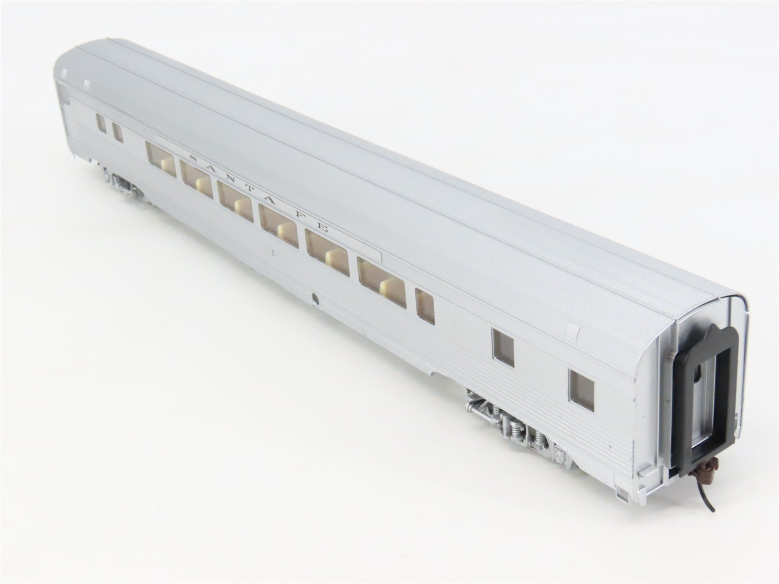 HO Walthers 932-6385 ATSF Santa Fe Railroad 85' Budd 52-Seat Coach Passenger Car