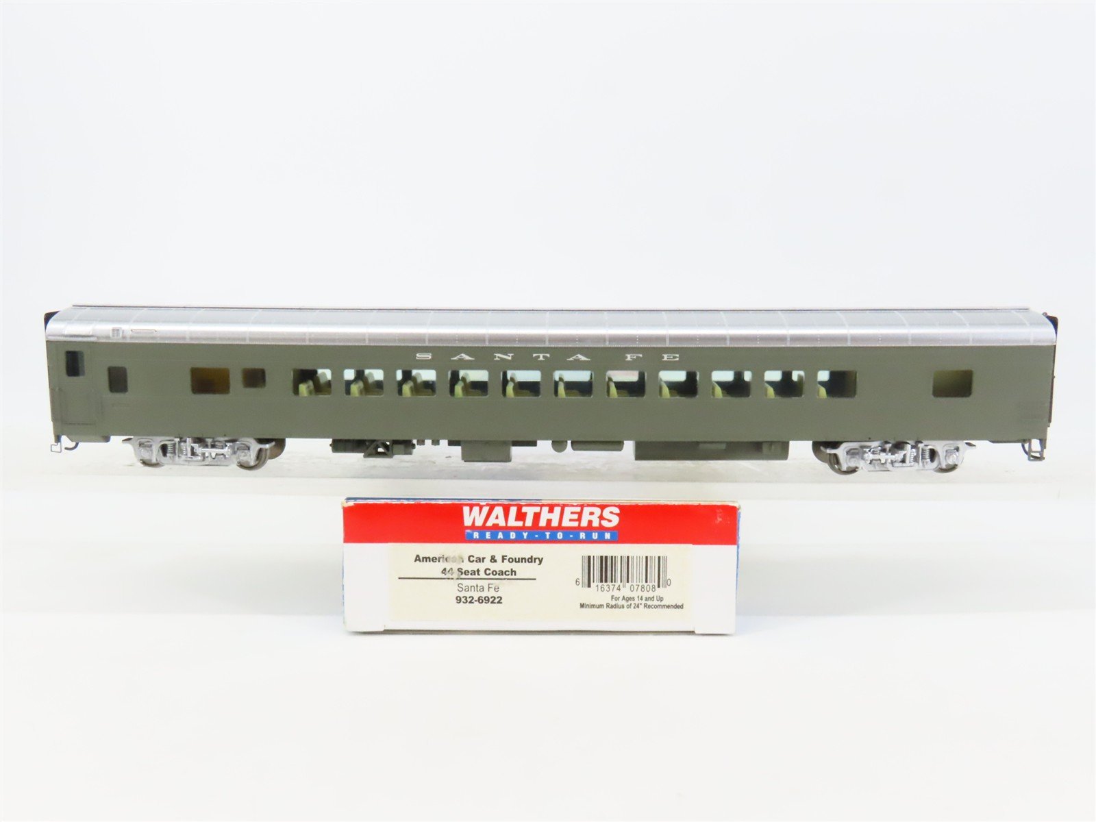 HO Scale Walthers 932-6922 ATSF Santa Fe Railroad Coach Passenger Car