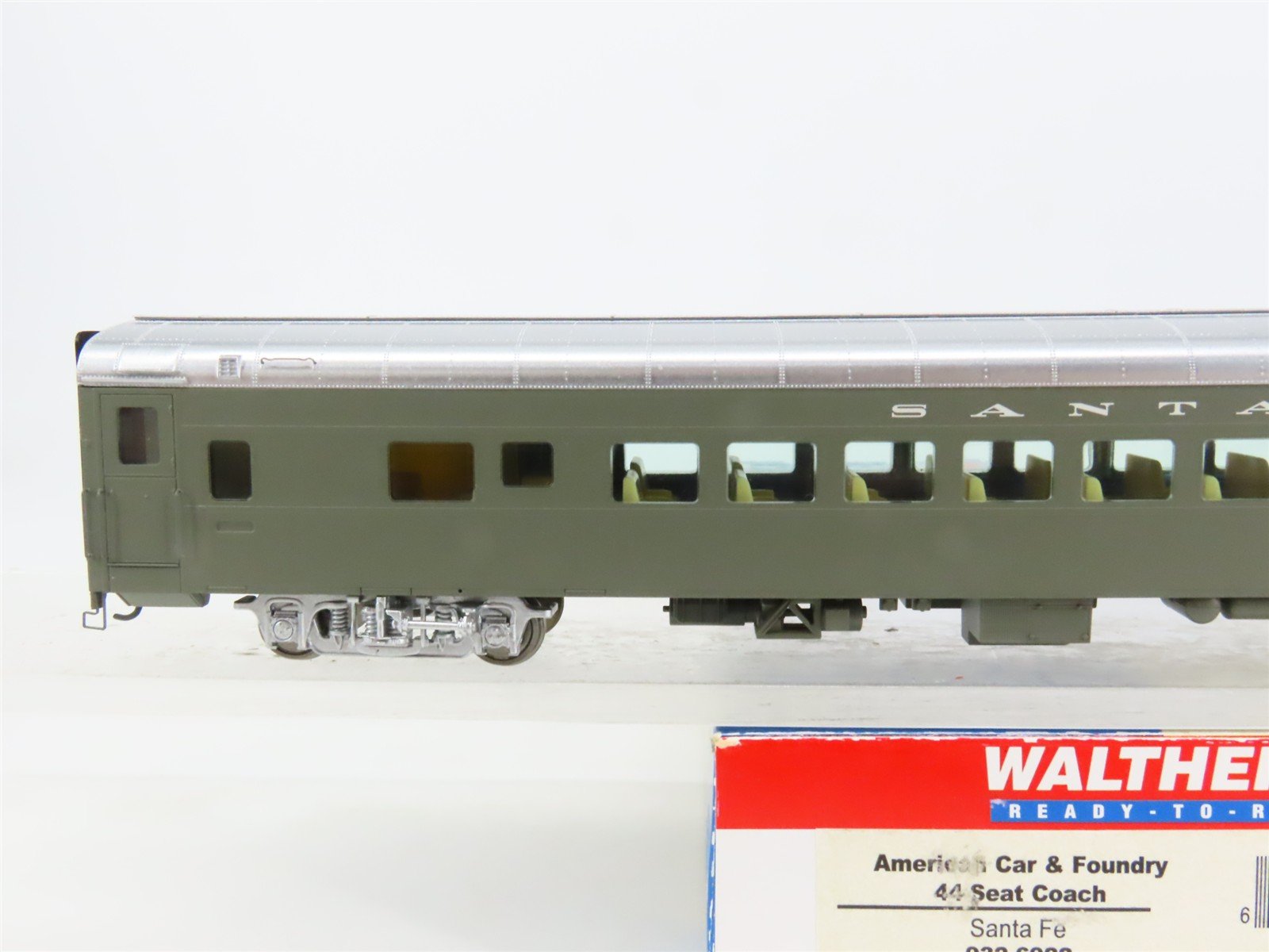 HO Scale Walthers 932-6922 ATSF Santa Fe Railroad Coach Passenger Car