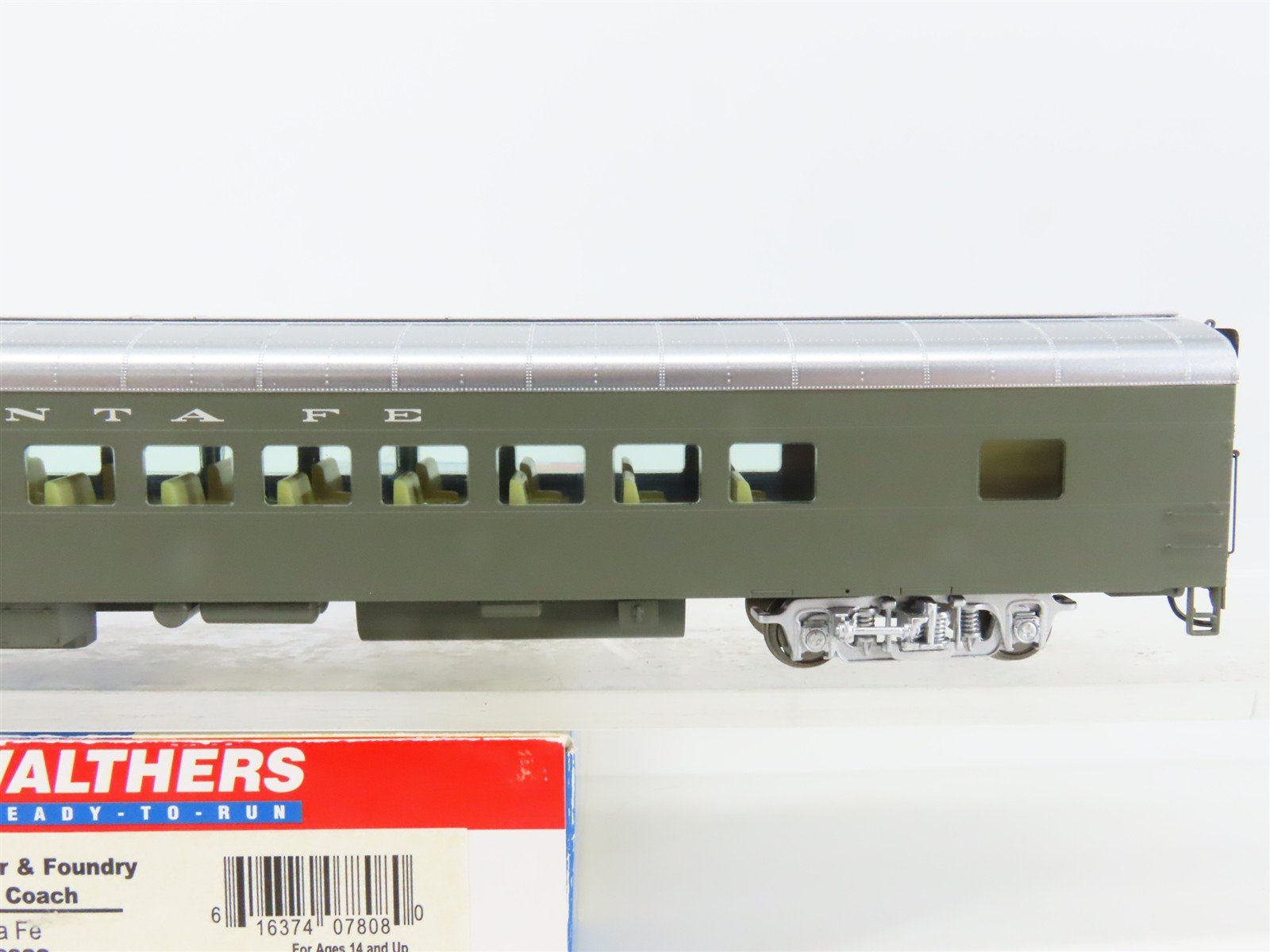 HO Scale Walthers 932-6922 ATSF Santa Fe Railroad Coach Passenger Car