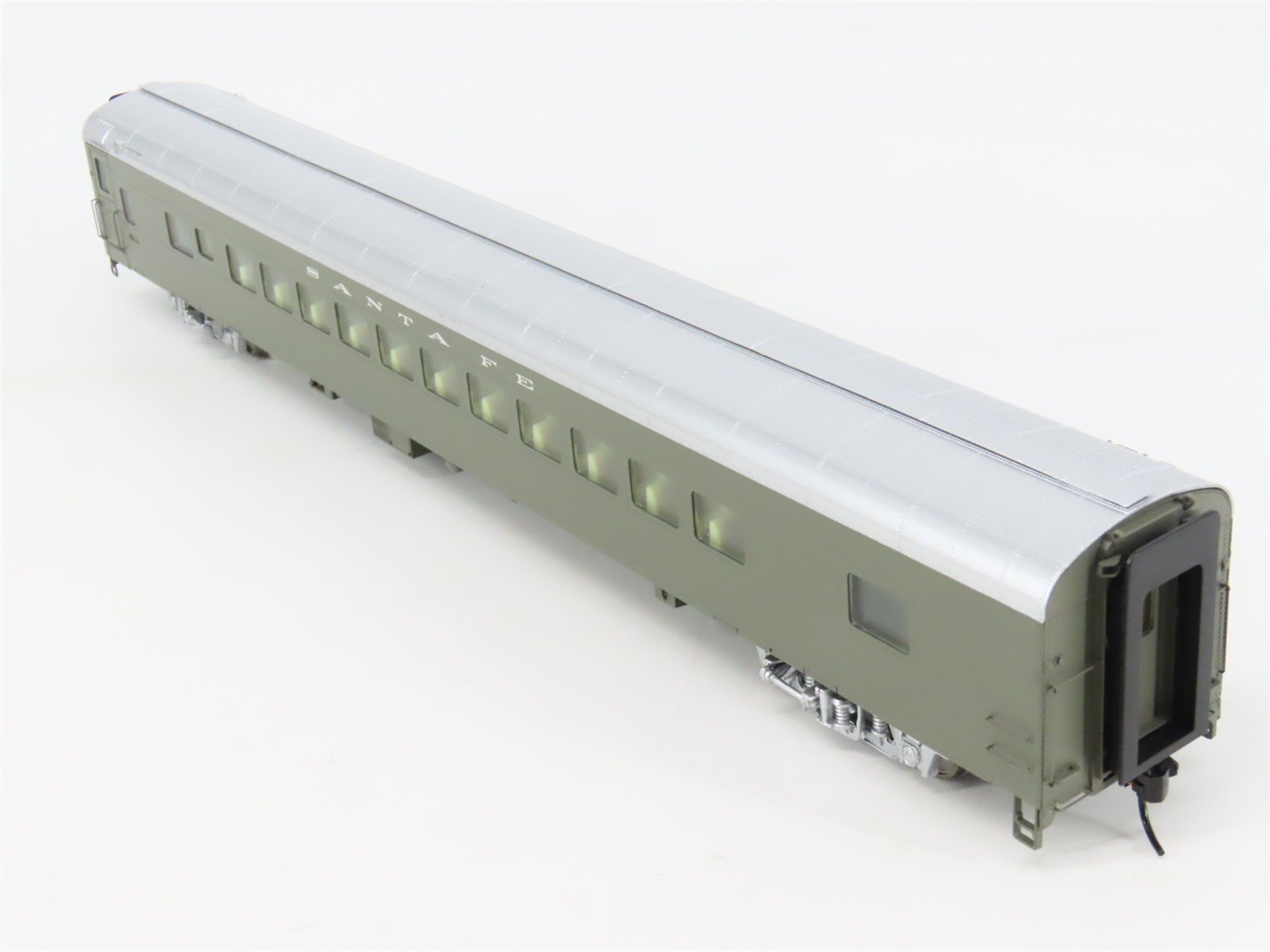 HO Scale Walthers 932-6922 ATSF Santa Fe Railroad Coach Passenger Car