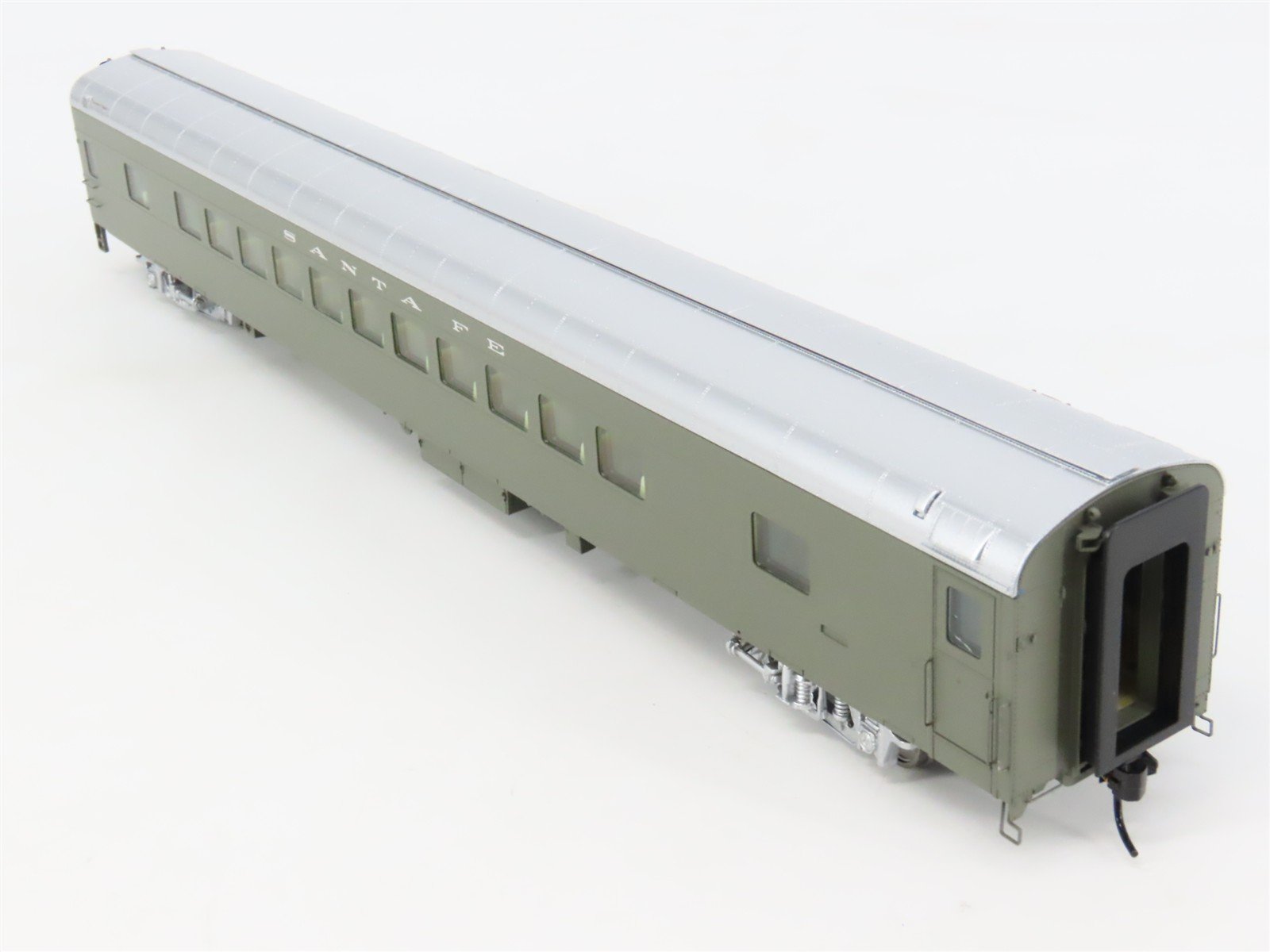 HO Scale Walthers 932-6922 ATSF Santa Fe Railroad Coach Passenger Car