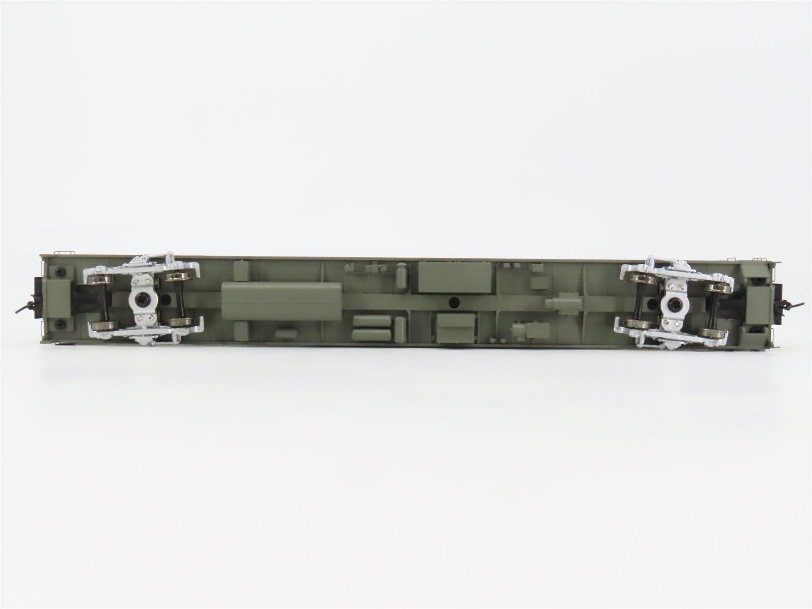 HO Scale Walthers 932-6922 ATSF Santa Fe Railroad Coach Passenger Car