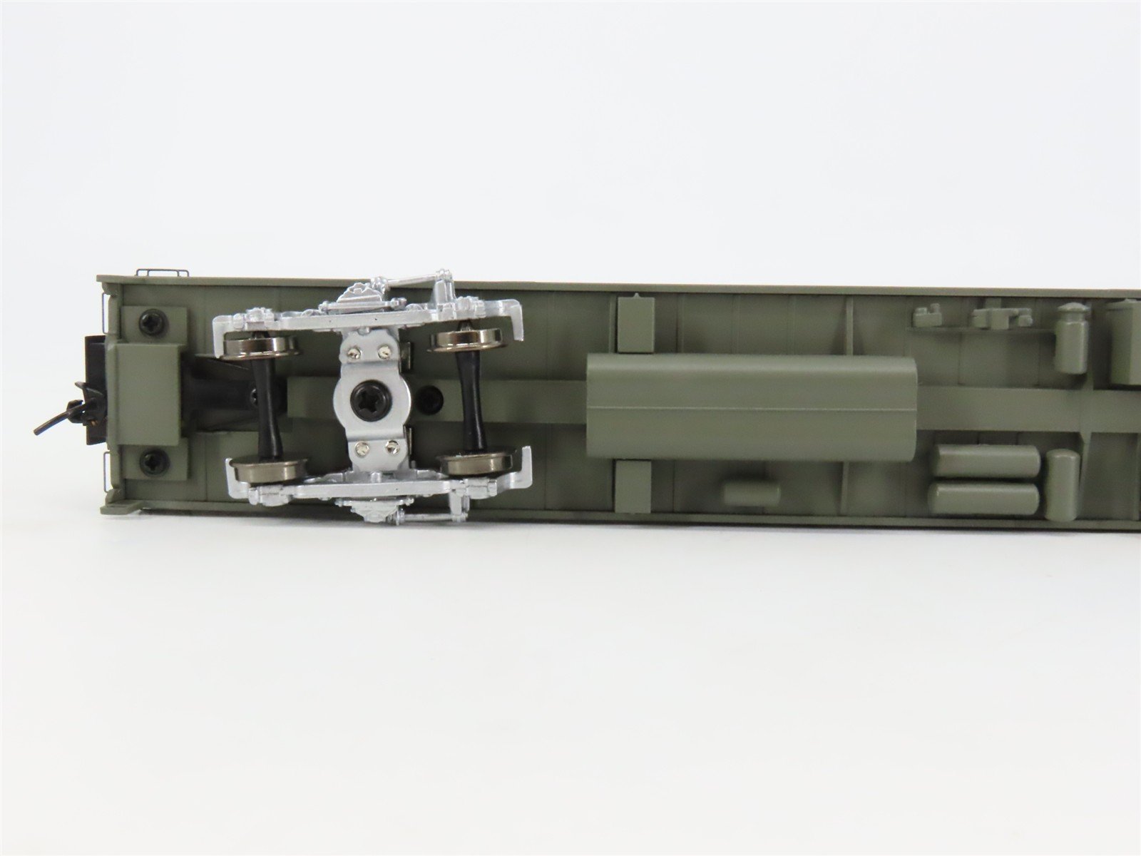 HO Scale Walthers 932-6922 ATSF Santa Fe Railroad Coach Passenger Car