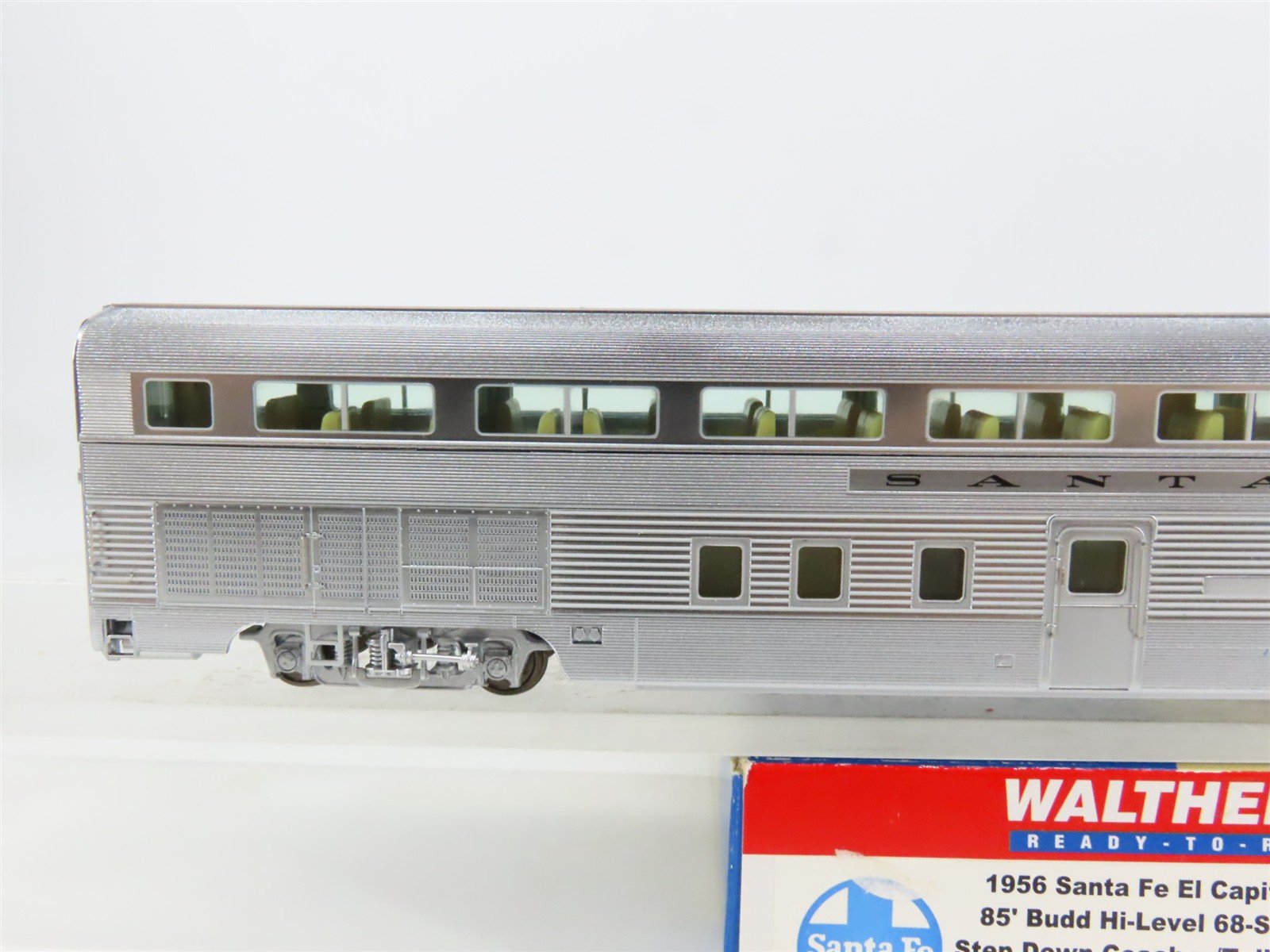 HO Scale Walthers 932-9761 ATSF Santa Fe 85' Budd Hi-Level Coach Passenger Car