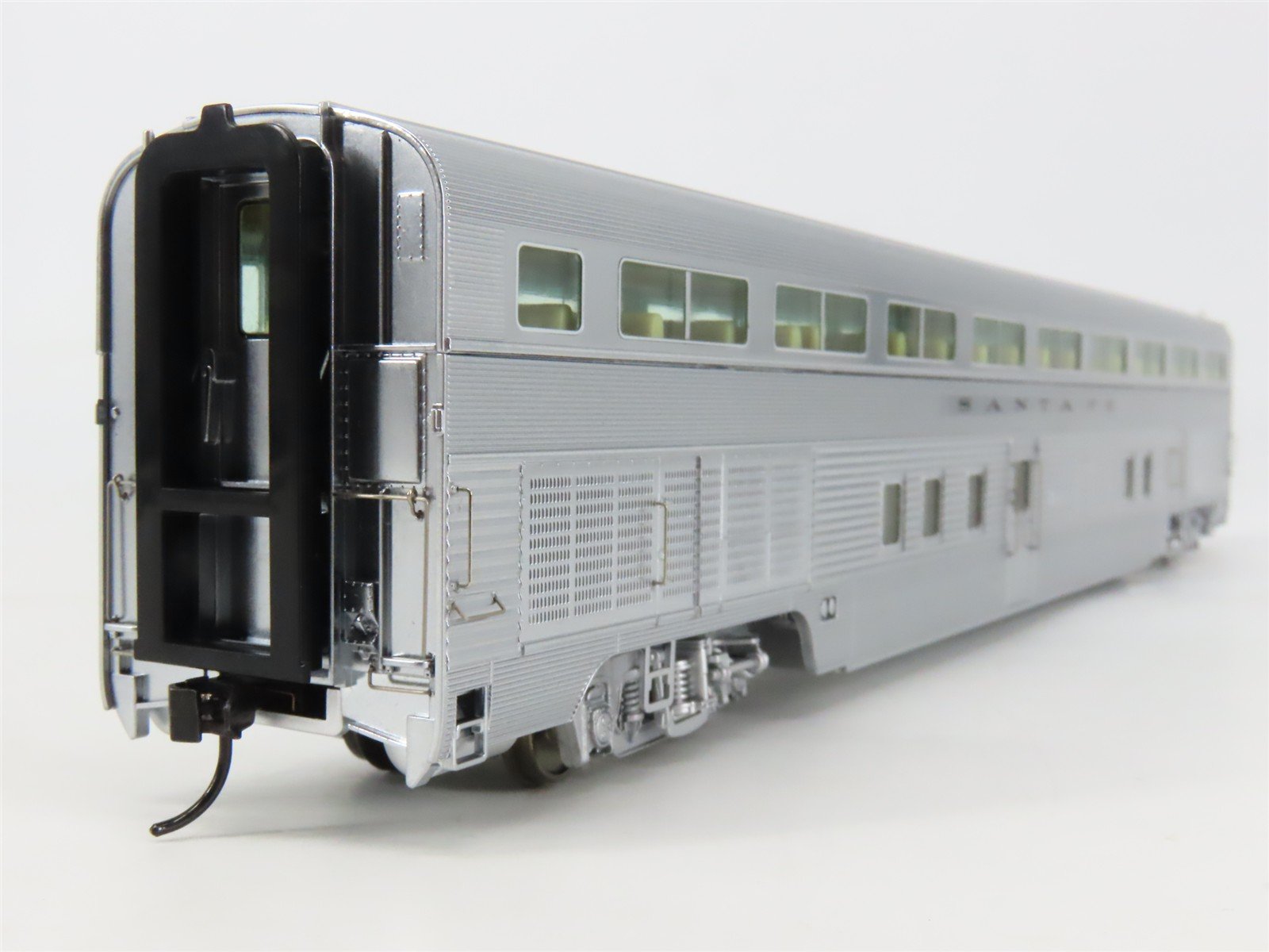 HO Scale Walthers 932-9761 ATSF Santa Fe 85' Budd Hi-Level Coach Passenger Car