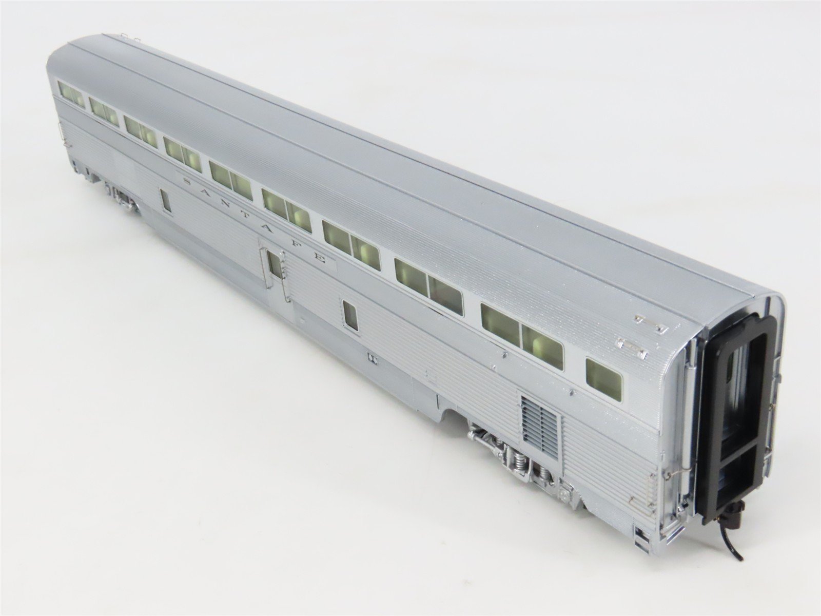 HO Scale Walthers 932-9761 ATSF Santa Fe 85' Budd Hi-Level Coach Passenger Car