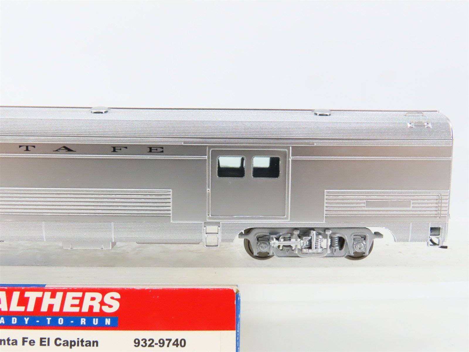 HO Scale Walthers 932-9740 ATSF Santa Fe Railroad 73' Budd Baggage Passenger Car