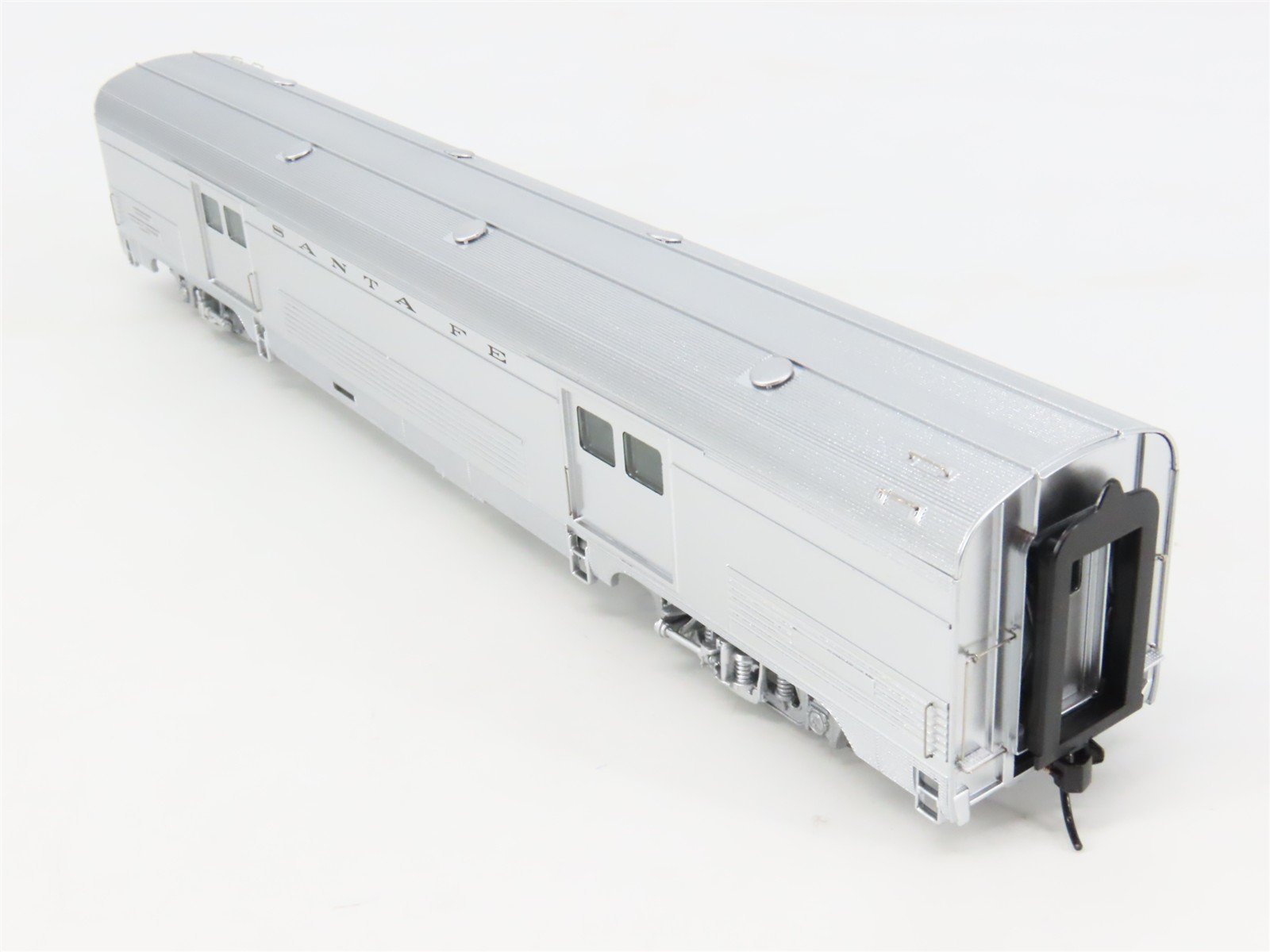 HO Scale Walthers 932-9740 ATSF Santa Fe Railroad 73' Budd Baggage Passenger Car