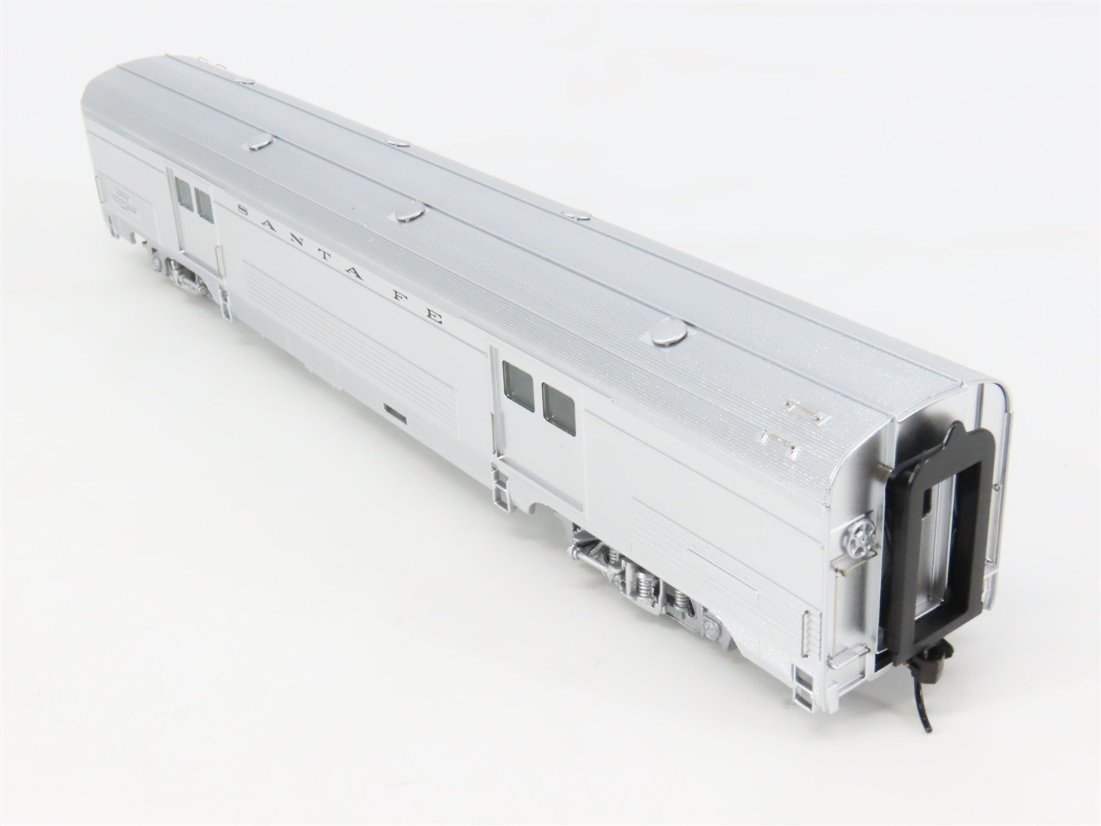 HO Scale Walthers 932-9740 ATSF Santa Fe Railroad 73' Budd Baggage Passenger Car