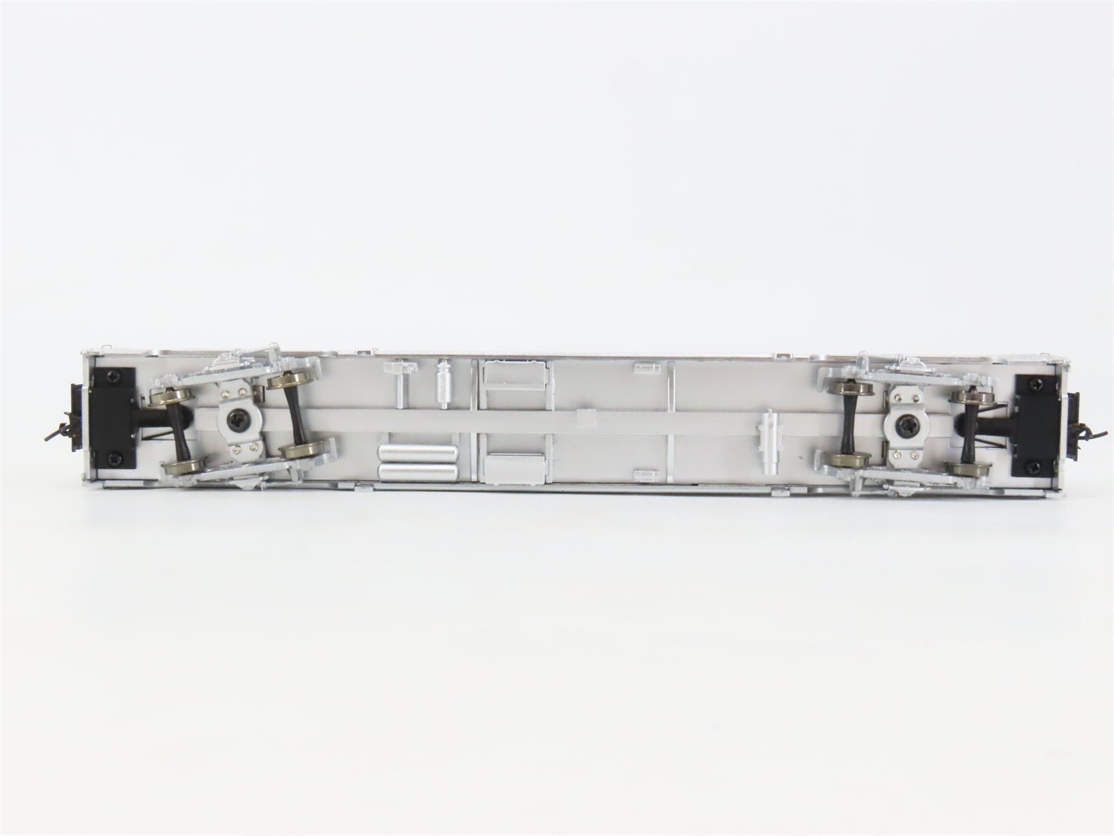 HO Scale Walthers 932-9740 ATSF Santa Fe Railroad 73' Budd Baggage Passenger Car