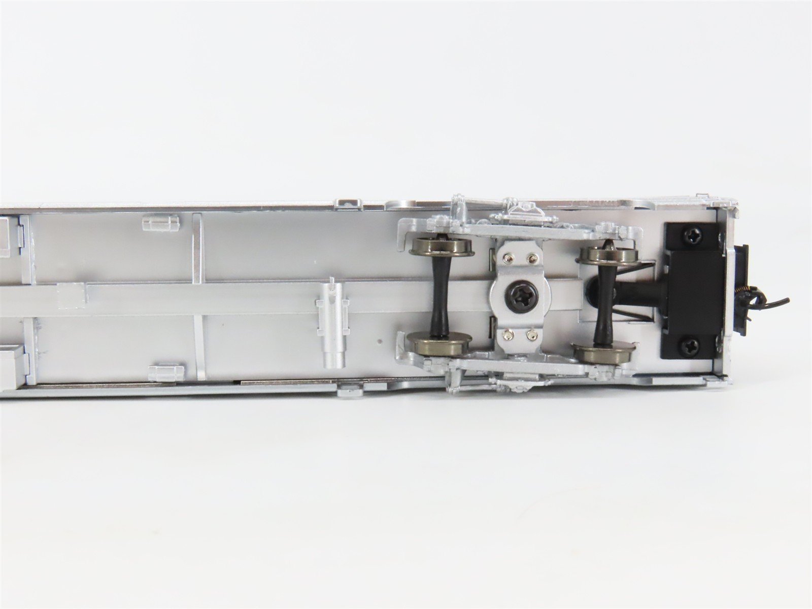 HO Scale Walthers 932-9740 ATSF Santa Fe Railroad 73' Budd Baggage Passenger Car