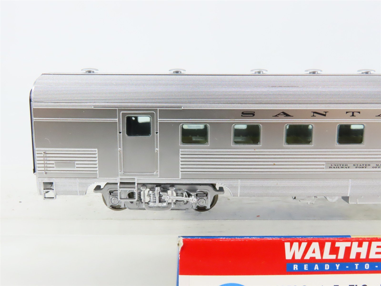 HO Scale Walthers 932-9730 ATSF Santa Fe Railroad 63' RPO Passenger Car