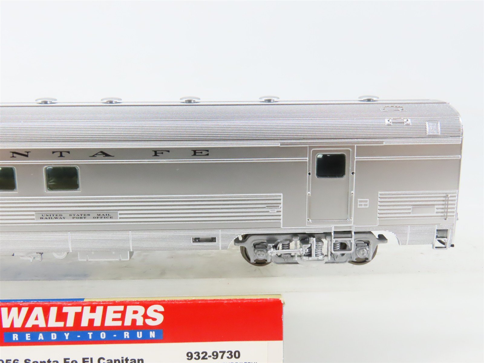 HO Scale Walthers 932-9730 ATSF Santa Fe Railroad 63' RPO Passenger Car
