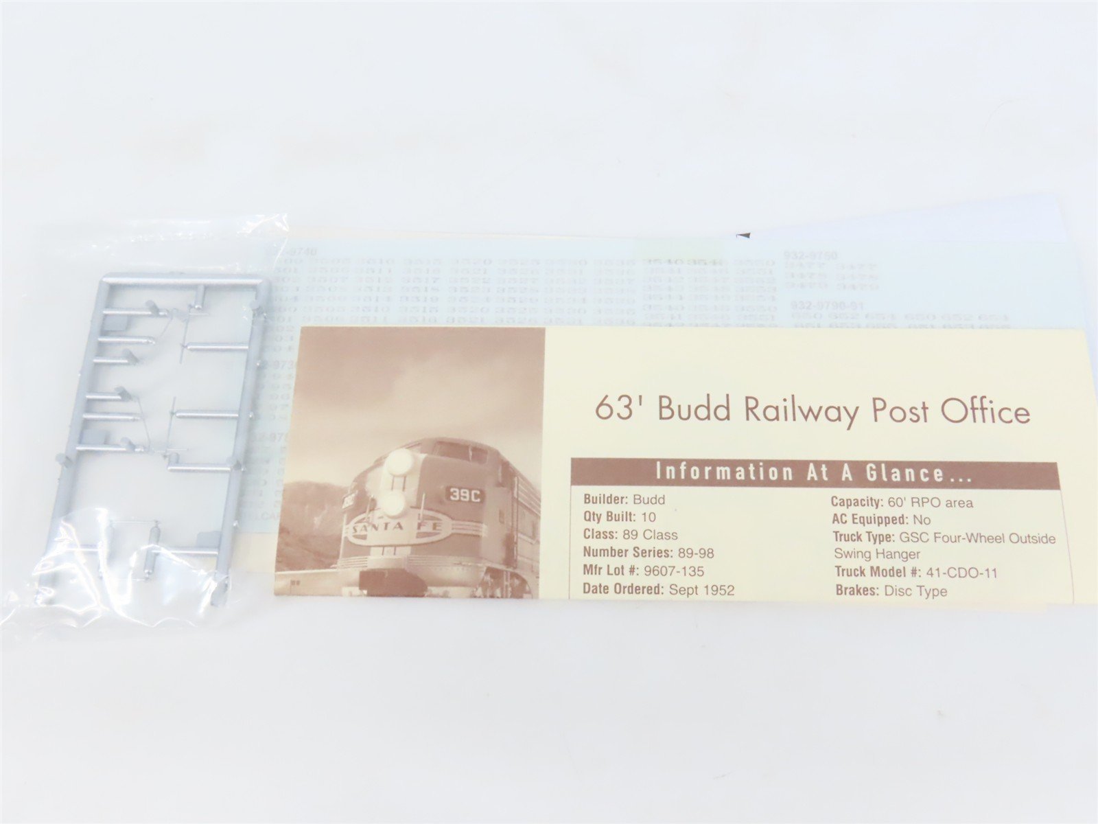HO Scale Walthers 932-9730 ATSF Santa Fe Railroad 63' RPO Passenger Car