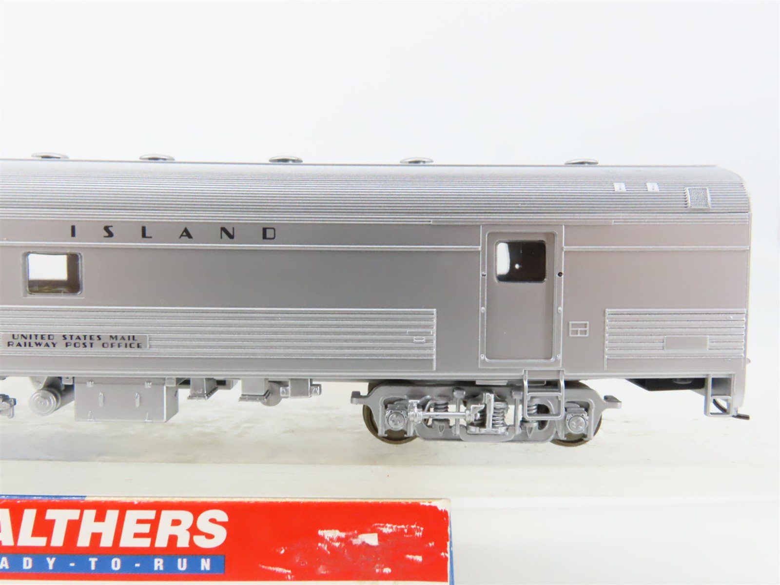 HO Scale Walthers 932-6452 RI Rock Island Railroad 63' Budd RPO Passenger Car