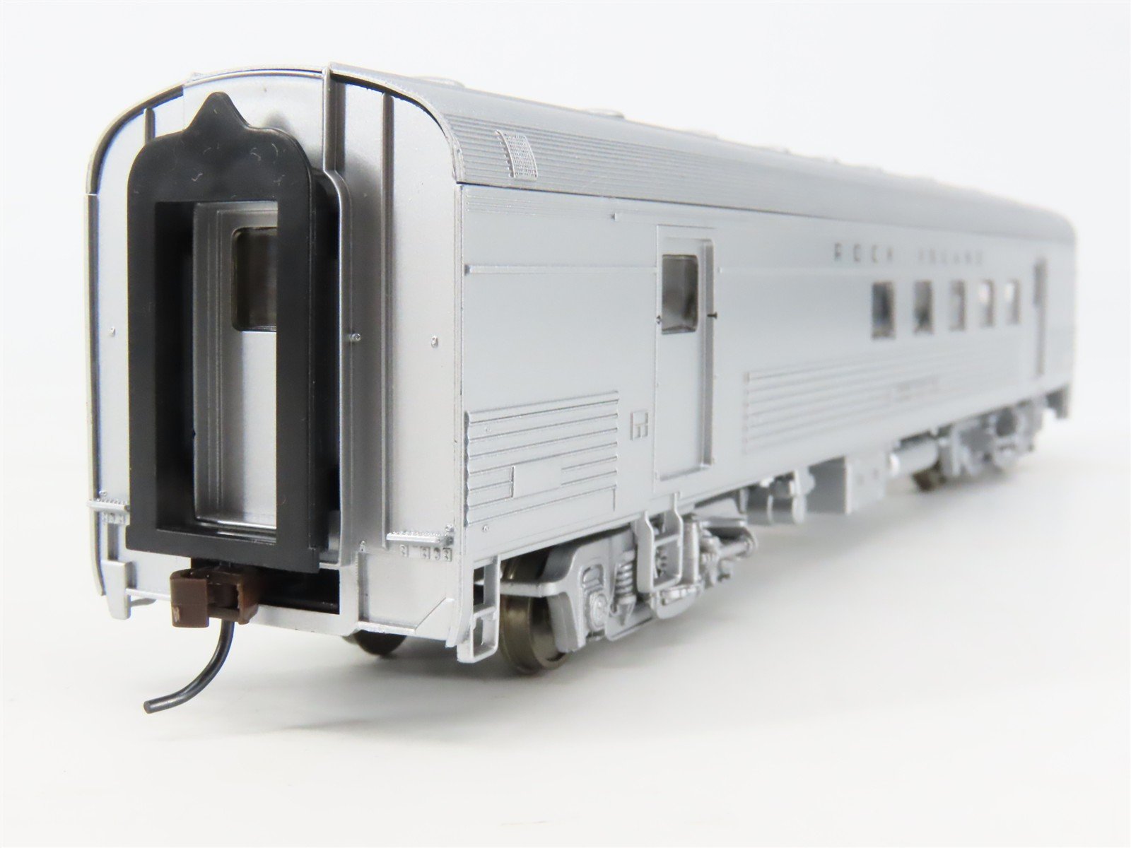 HO Scale Walthers 932-6452 RI Rock Island Railroad 63' Budd RPO Passenger Car