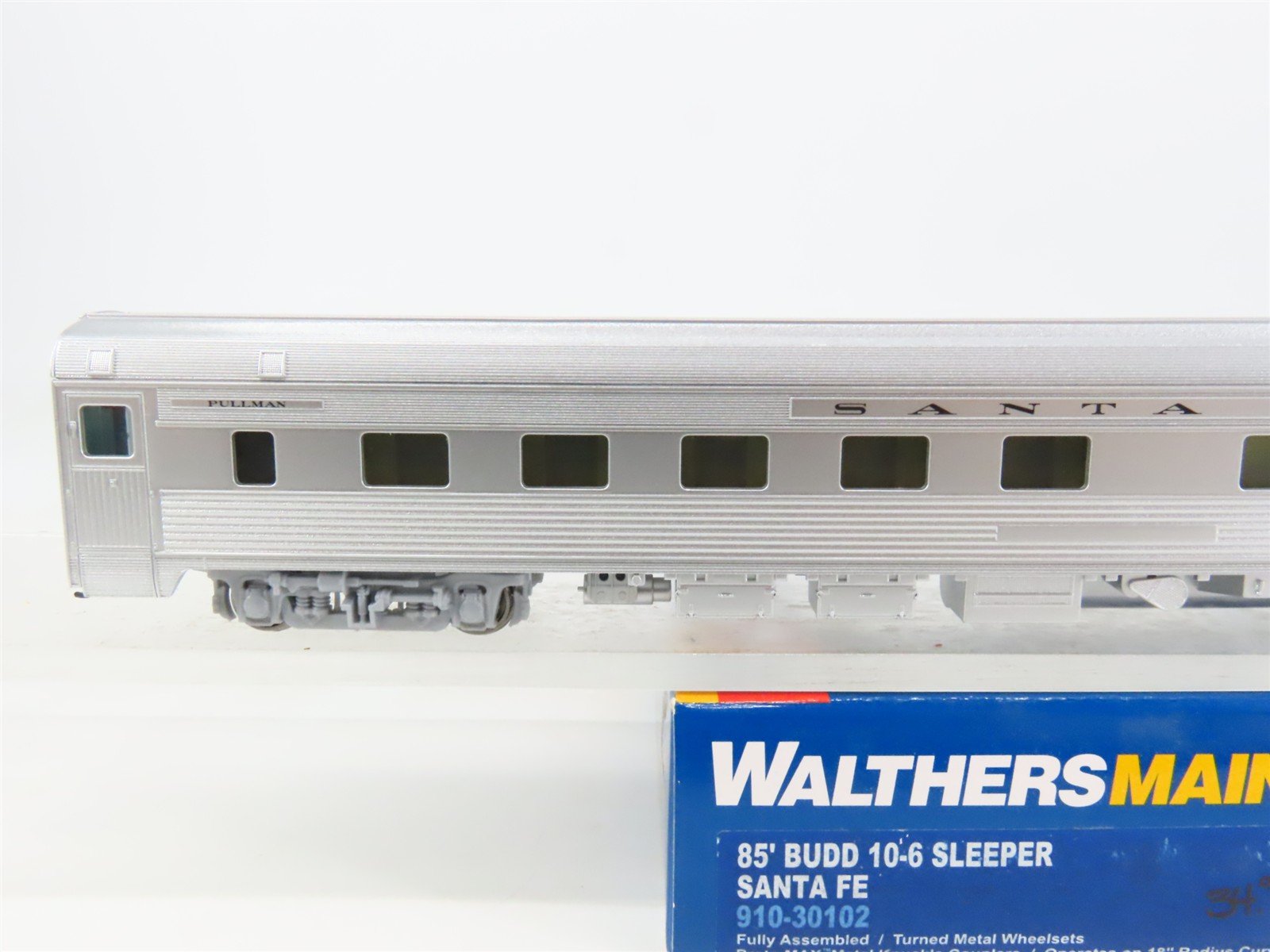 HO Scale Walthers Mainline 910-30102 ATSF Santa Fe 85' Budd Sleeper Passenger