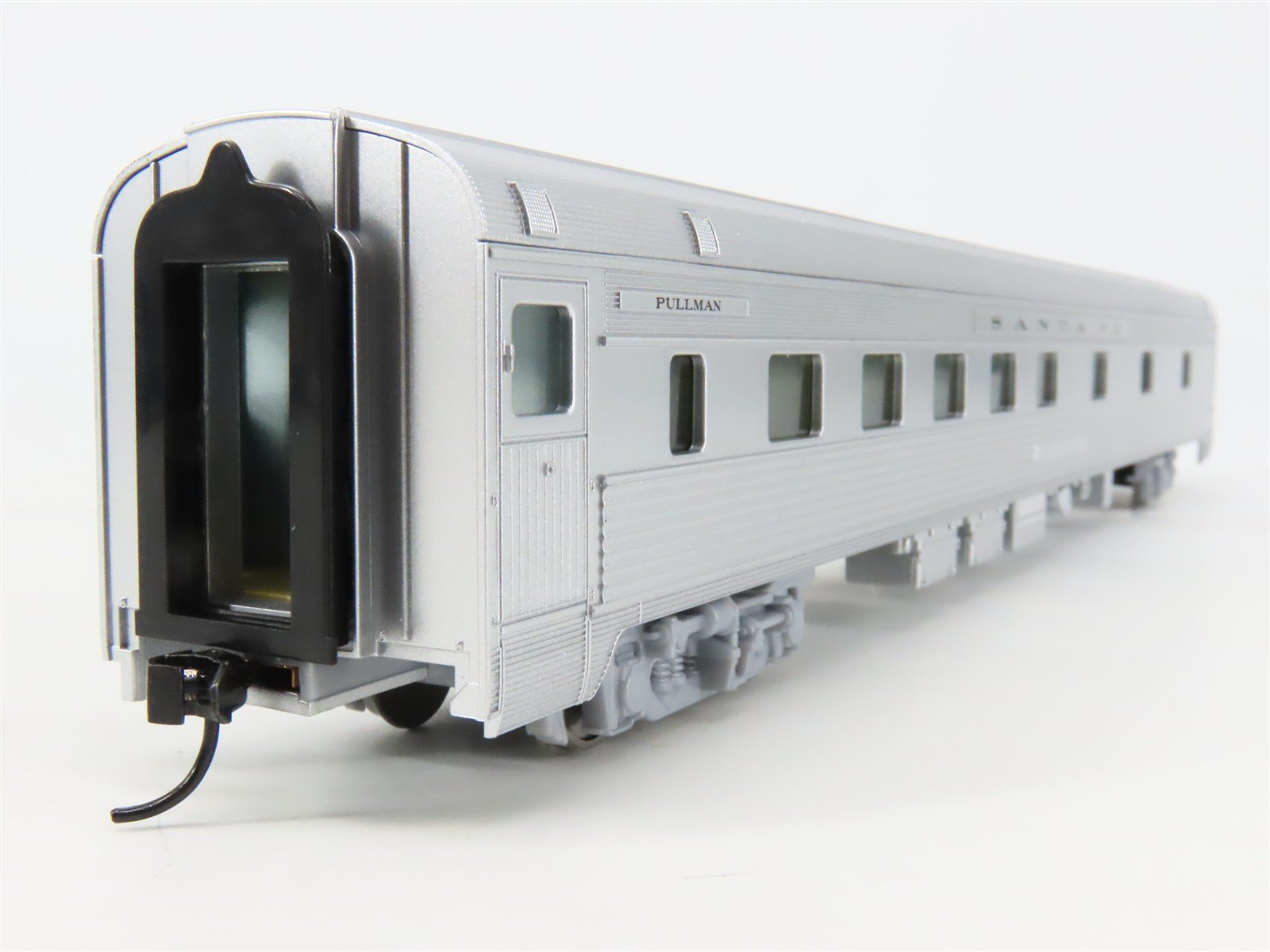 HO Scale Walthers Mainline 910-30102 ATSF Santa Fe 85' Budd Sleeper Passenger