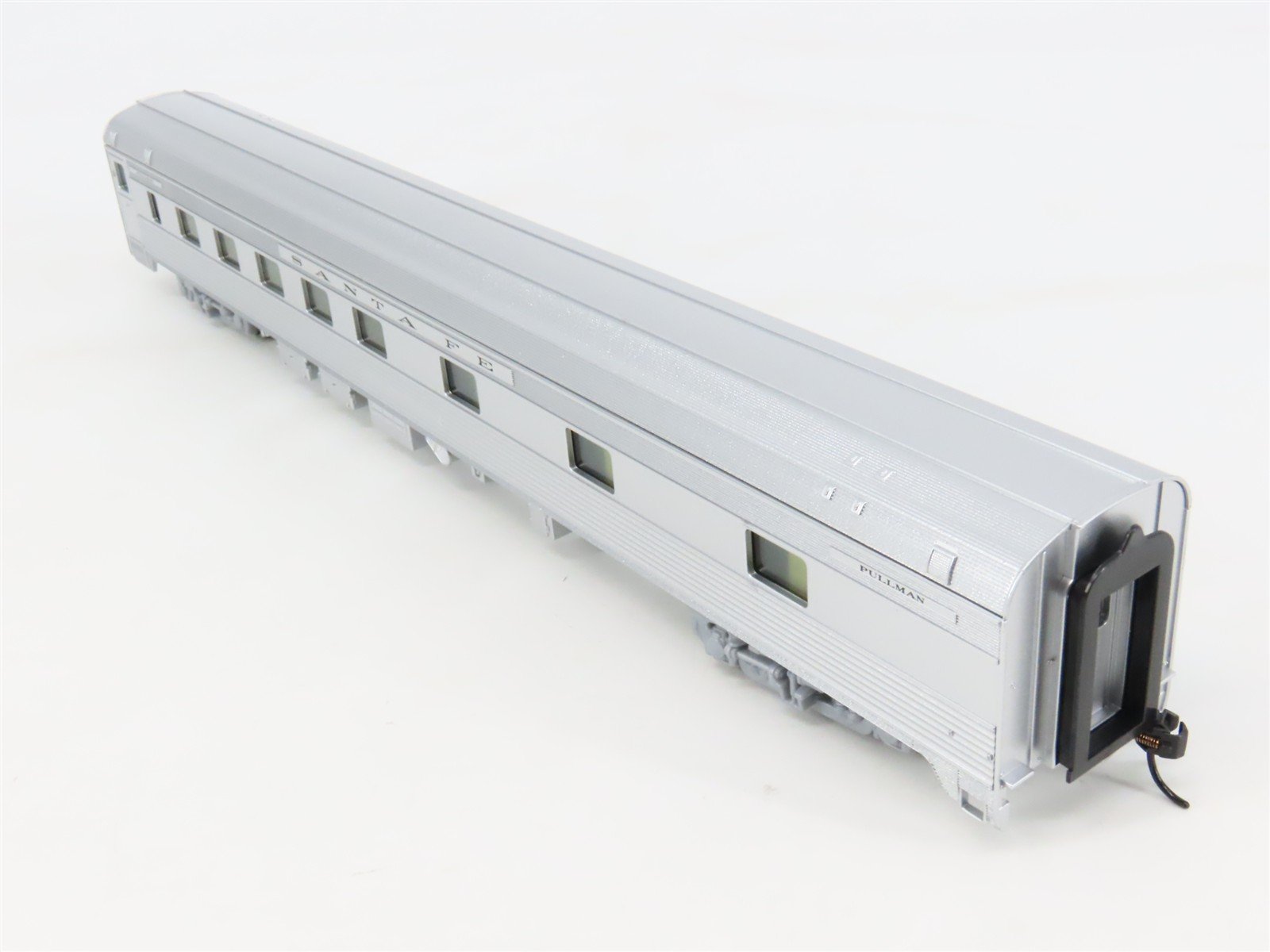 HO Scale Walthers Mainline 910-30102 ATSF Santa Fe 85' Budd Sleeper Passenger
