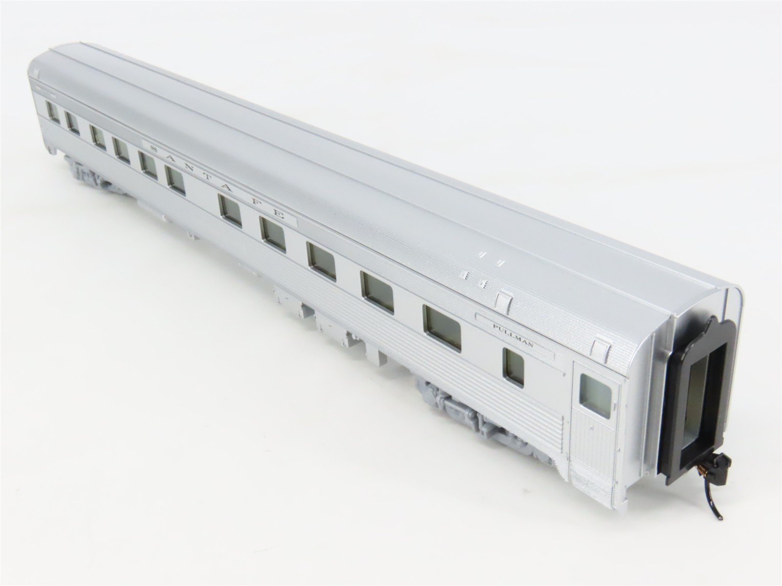 HO Scale Walthers Mainline 910-30102 ATSF Santa Fe 85' Budd Sleeper Passenger
