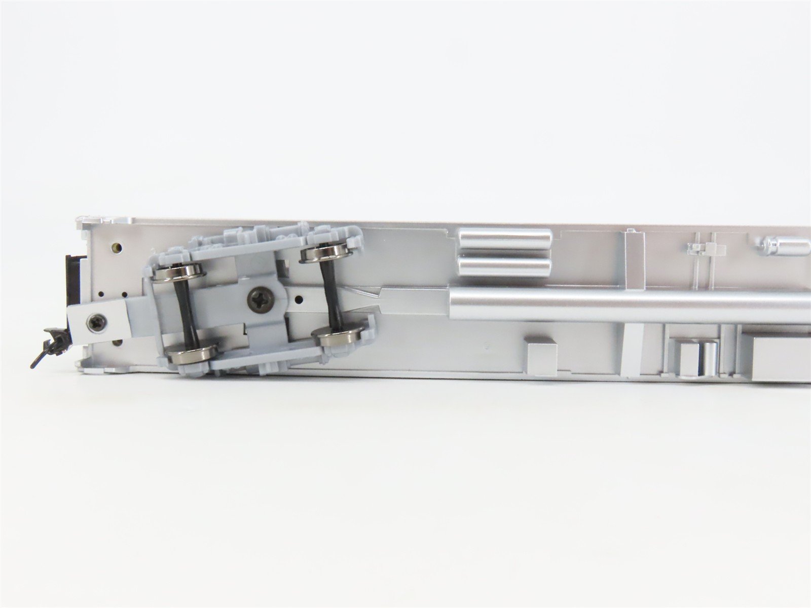 HO Scale Walthers Mainline 910-30102 ATSF Santa Fe 85' Budd Sleeper Passenger