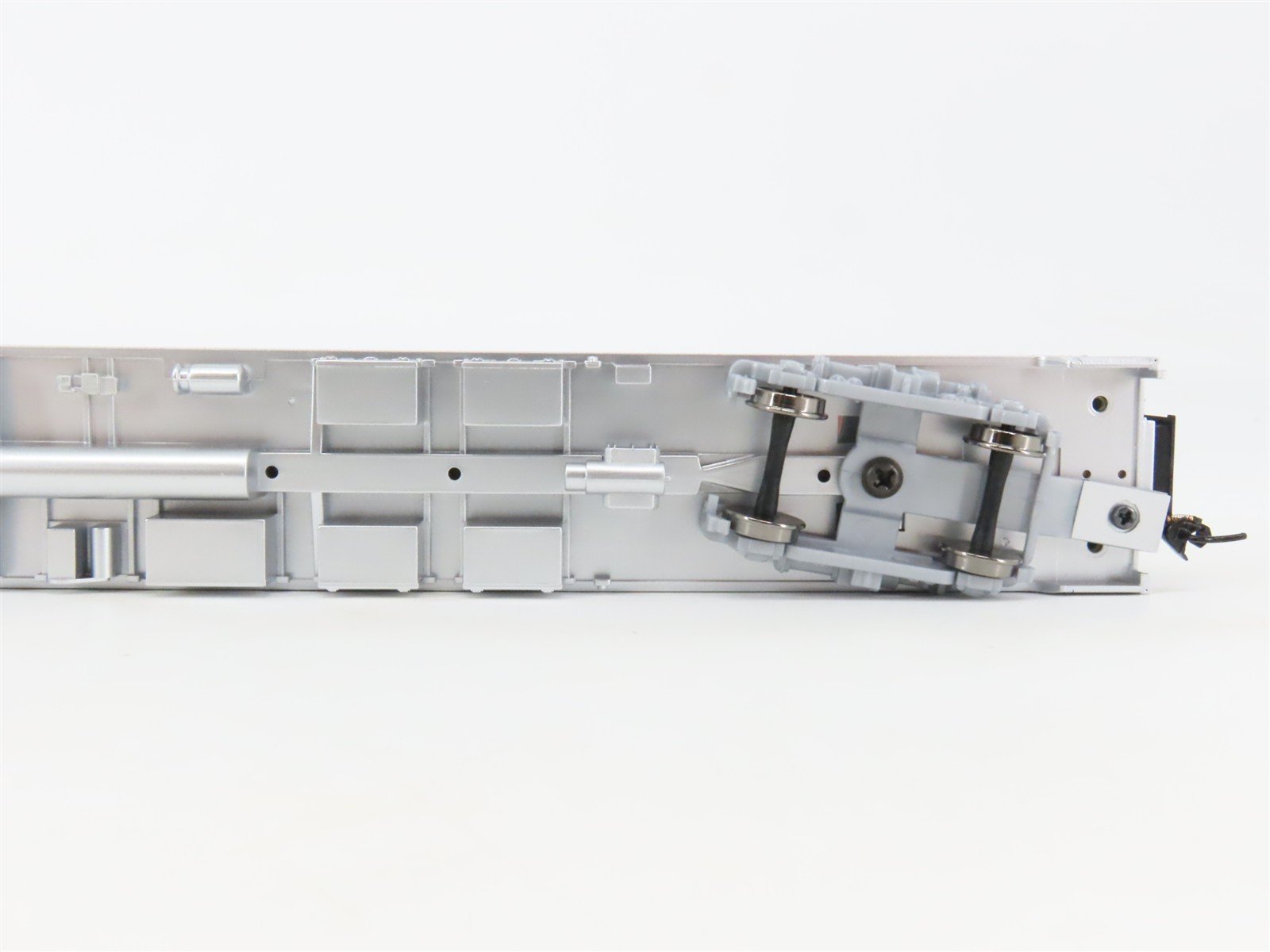 HO Scale Walthers Mainline 910-30102 ATSF Santa Fe 85' Budd Sleeper Passenger