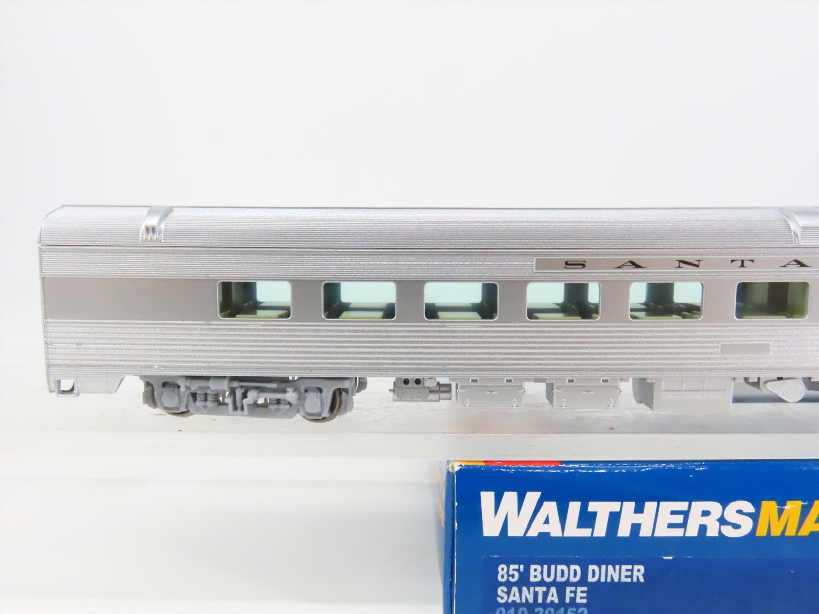 HO Scale Walthers Mainline 910-30152 ATSF Santa Fe 85' Budd Diner Passenger