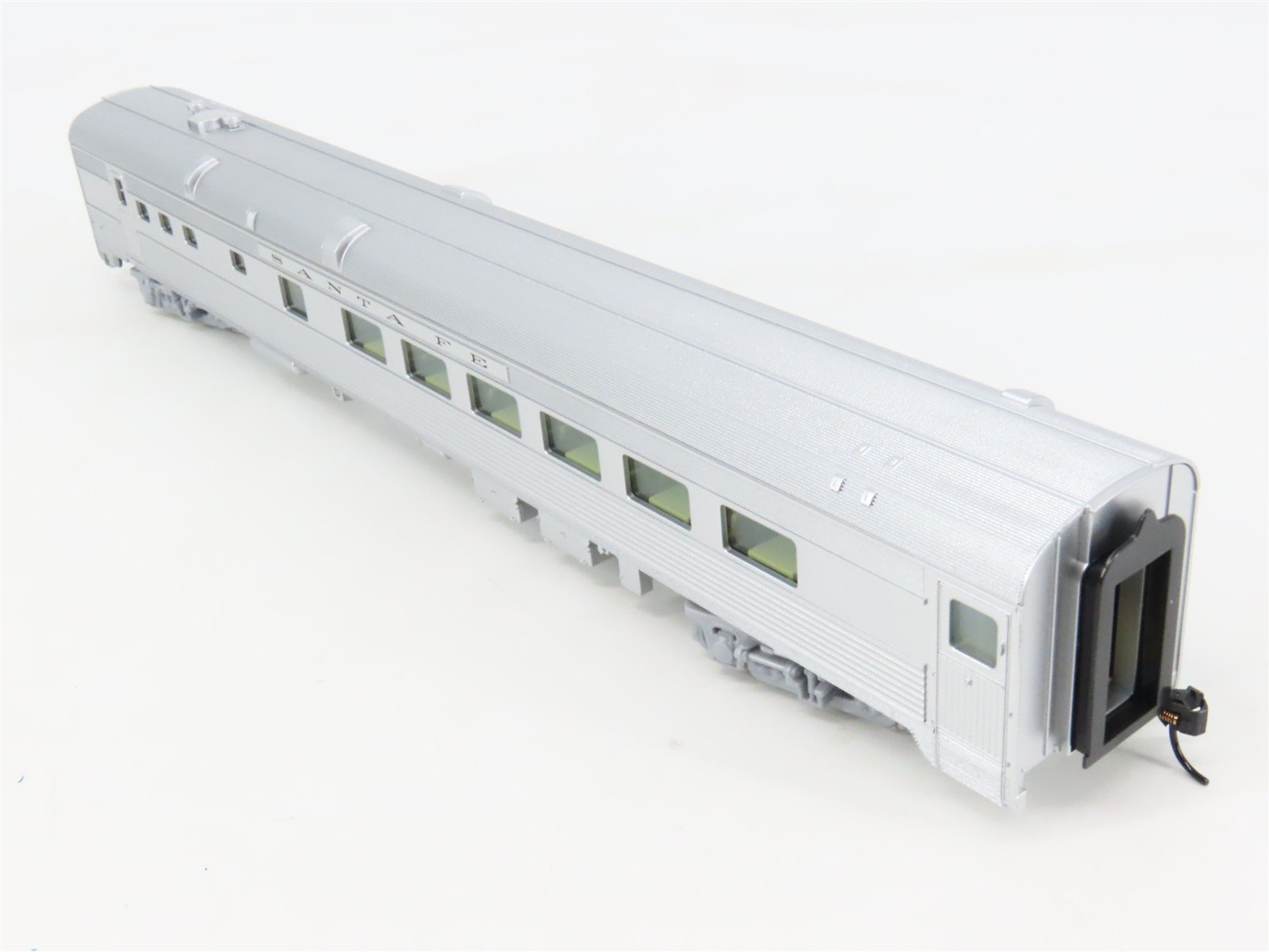 HO Scale Walthers Mainline 910-30152 ATSF Santa Fe 85' Budd Diner Passenger