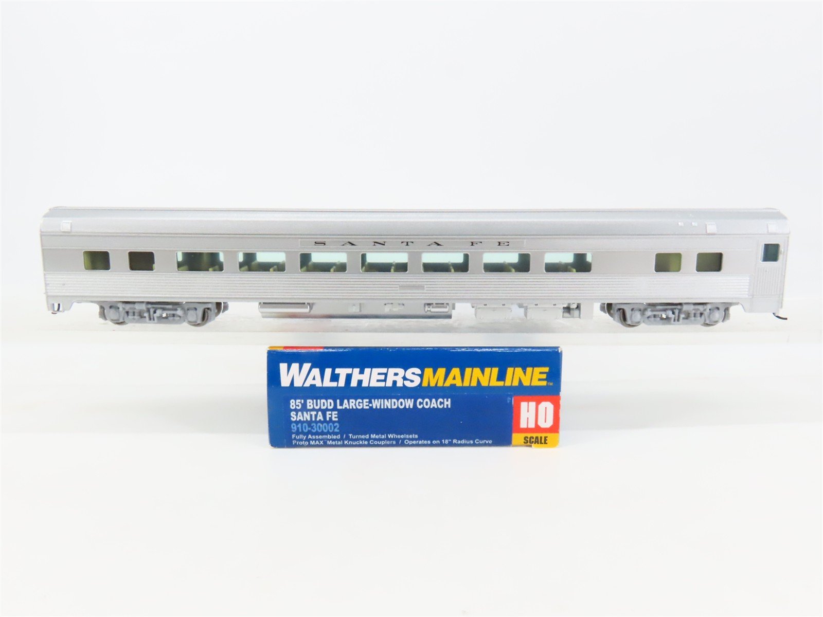 HO Scale Walthers Mainline 910-30002 ATSF Santa Fe 85' Budd Coach Passenger Car