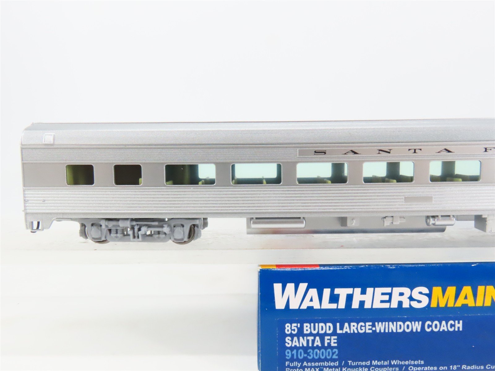 HO Scale Walthers Mainline 910-30002 ATSF Santa Fe 85' Budd Coach Passenger Car