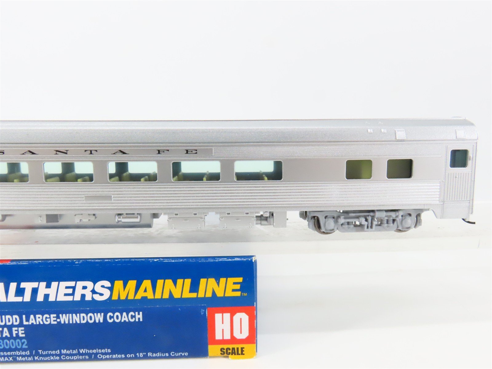 HO Scale Walthers Mainline 910-30002 ATSF Santa Fe 85' Budd Coach Passenger Car