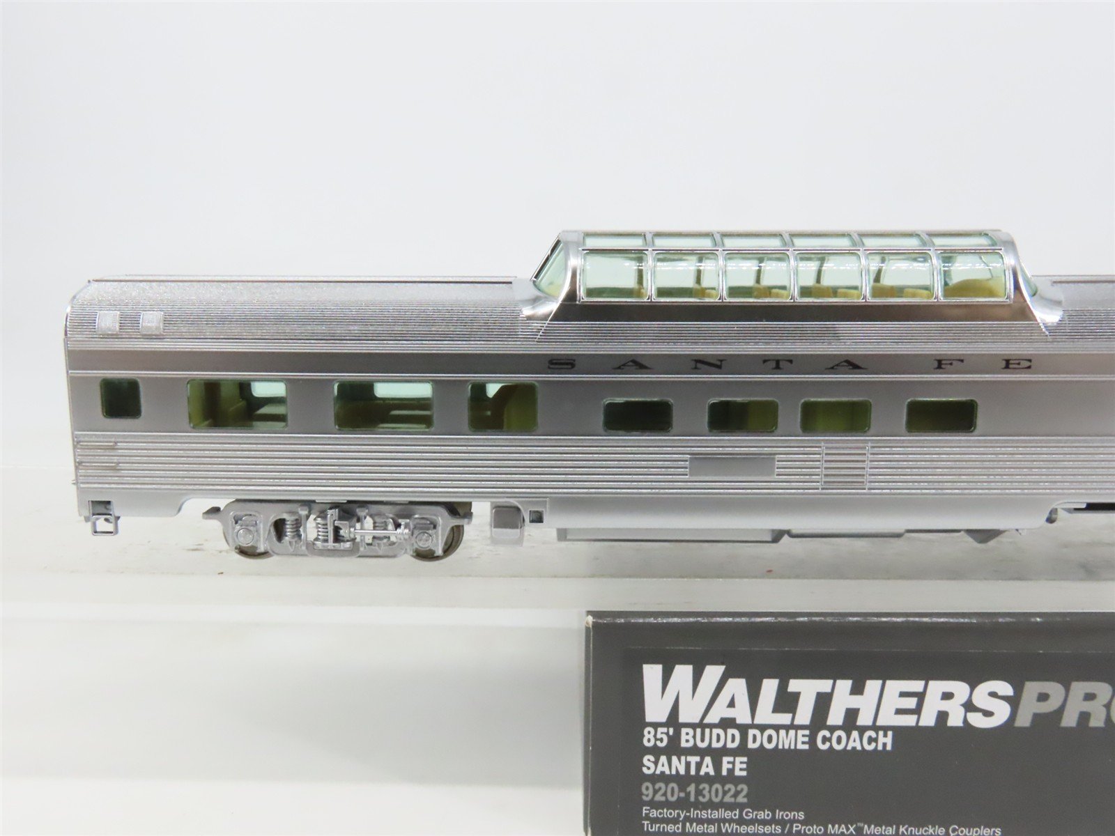 HO Scale Walthers Proto 920-13022 ATSF Santa Fe 85' Budd Dome Coach Passenger