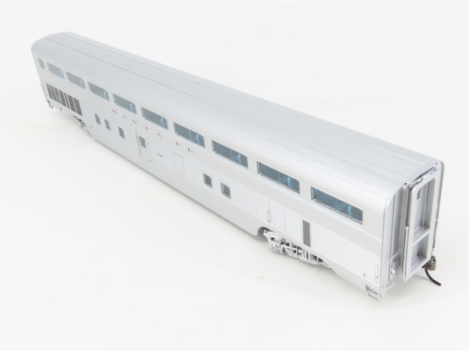 HO Scale InterMountain TSP4820-16 ATSF Santa Fe Hi-Level Coach Passenger #718