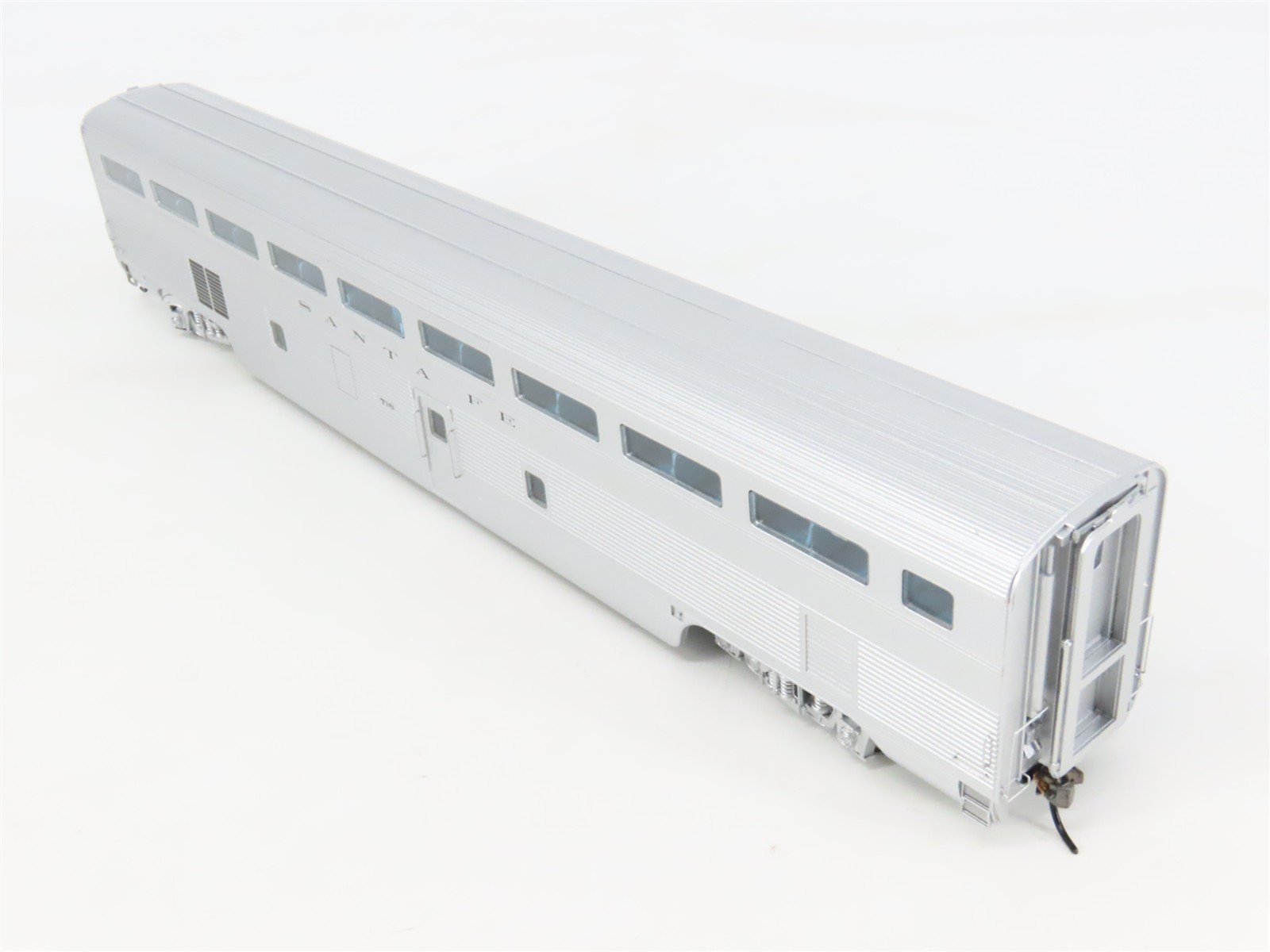 HO Scale InterMountain TSP4820-16 ATSF Santa Fe Hi-Level Coach Passenger #718