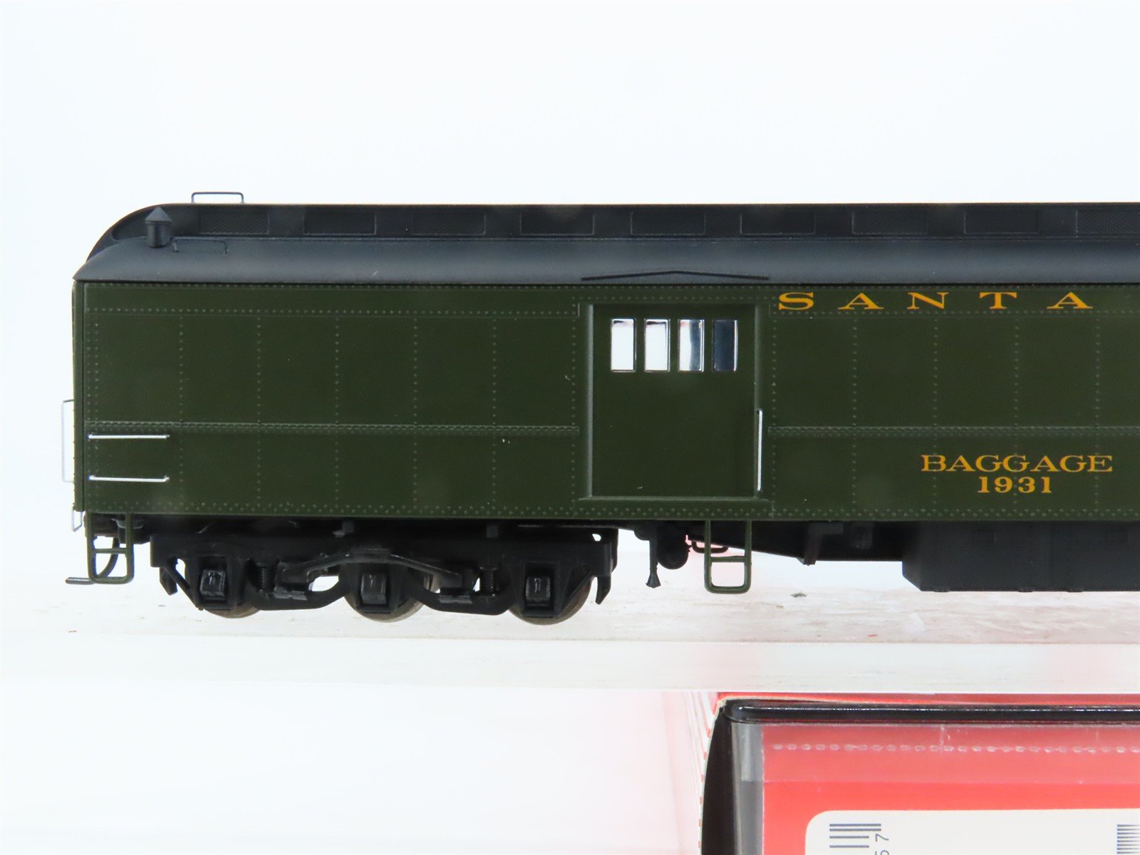 HO Scale Rivarossi HR4211 ATSF Santa Fe Railroad 60' Baggage Passenger Car #1931