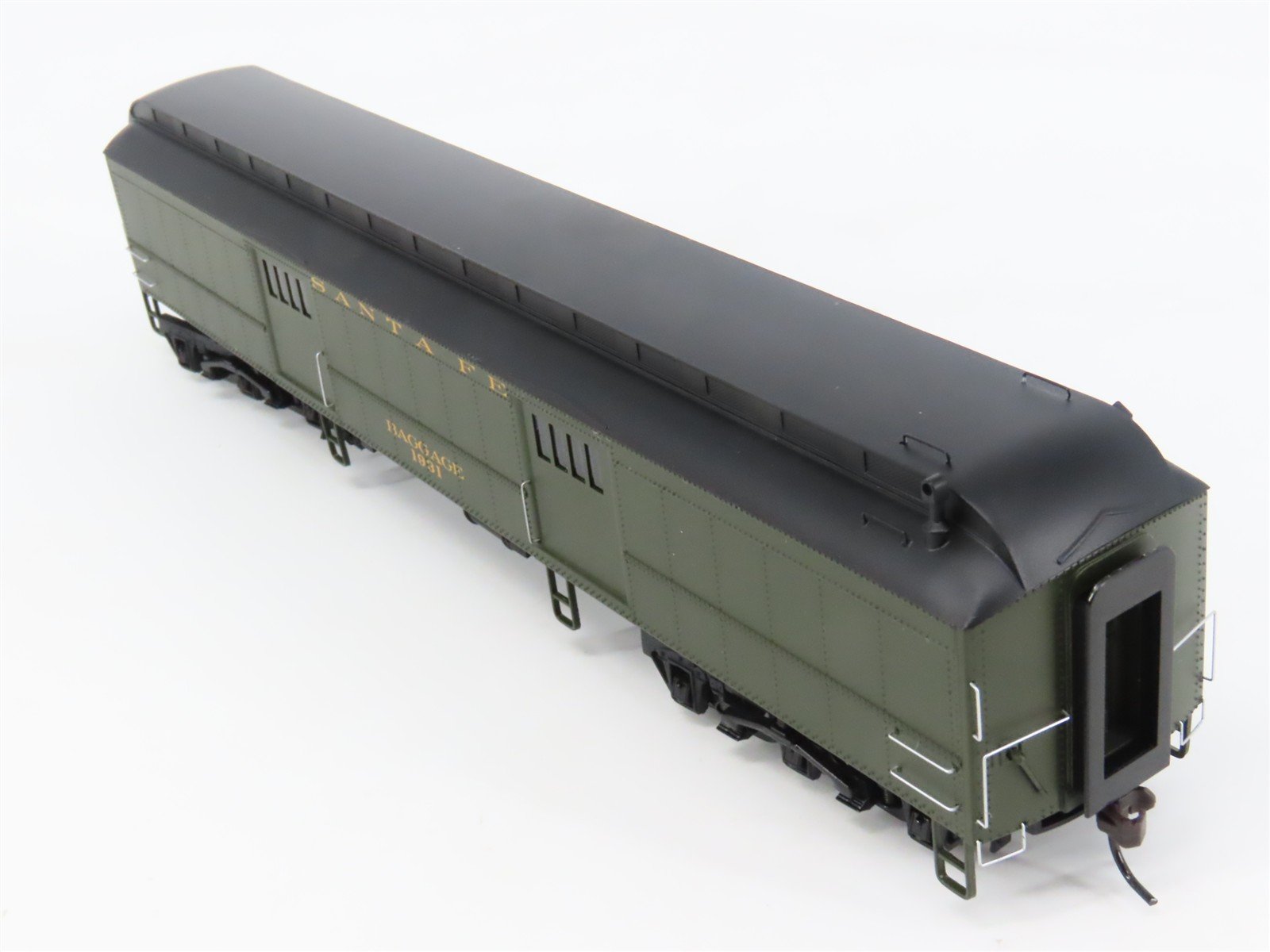 HO Scale Rivarossi HR4211 ATSF Santa Fe Railroad 60' Baggage Passenger Car #1931
