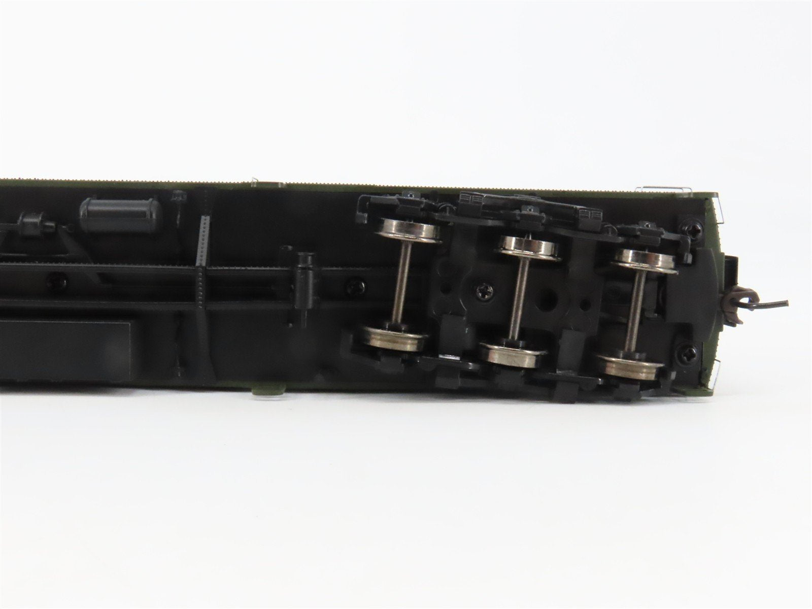 HO Scale Rivarossi HR4211 ATSF Santa Fe Railroad 60' Baggage Passenger Car #1931