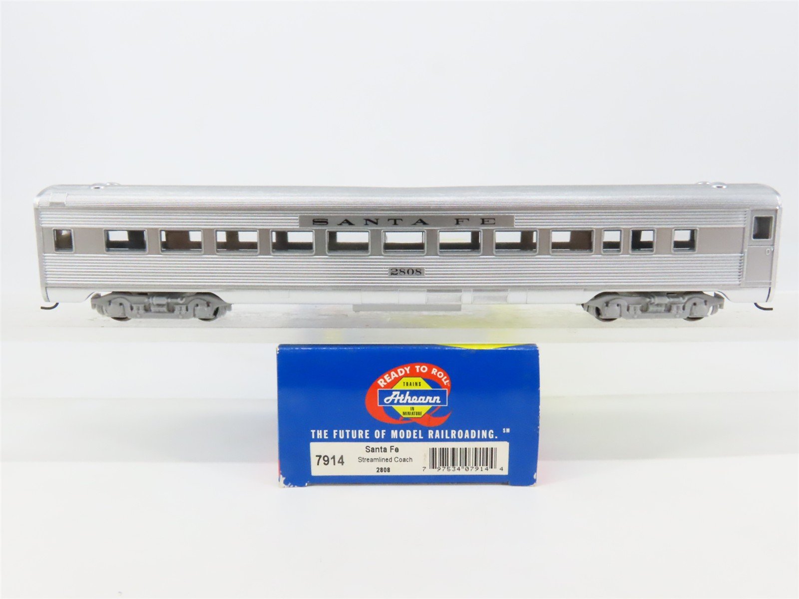 HO Scale Athearn 7914 ATSF Santa Fe Railroad Streamlined Coach Passenger #2808