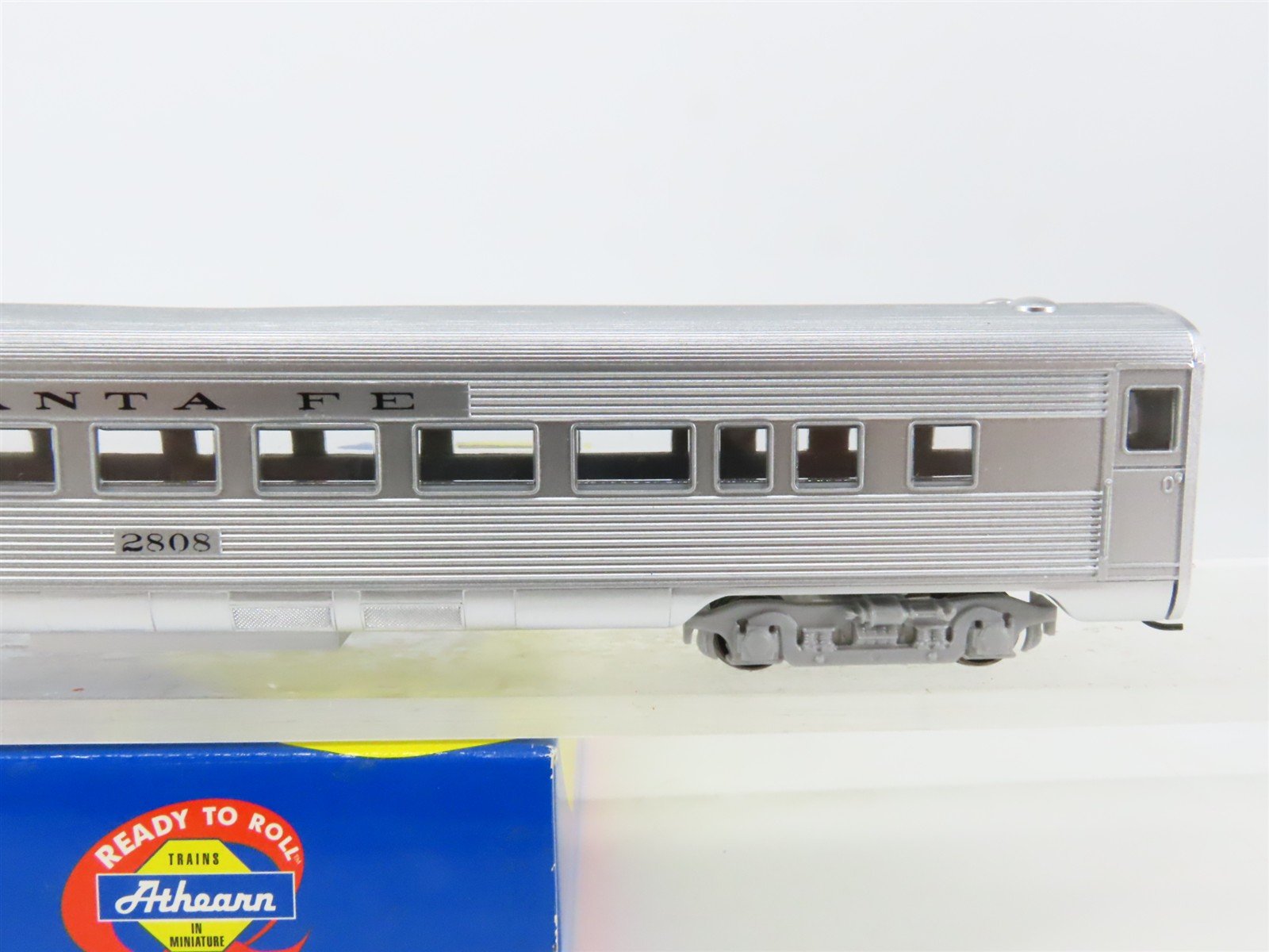 HO Scale Athearn 7914 ATSF Santa Fe Railroad Streamlined Coach Passenger #2808