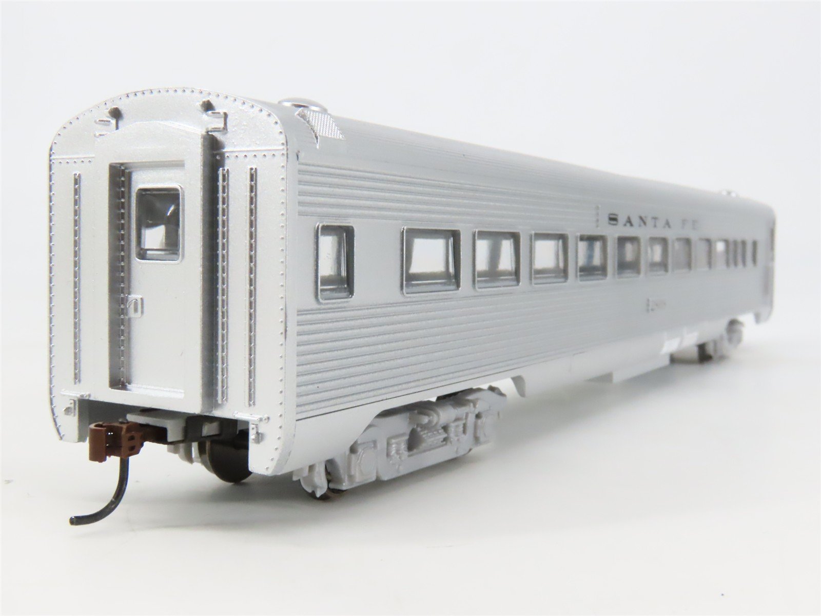 HO Scale Athearn 7914 ATSF Santa Fe Railroad Streamlined Coach Passenger #2808