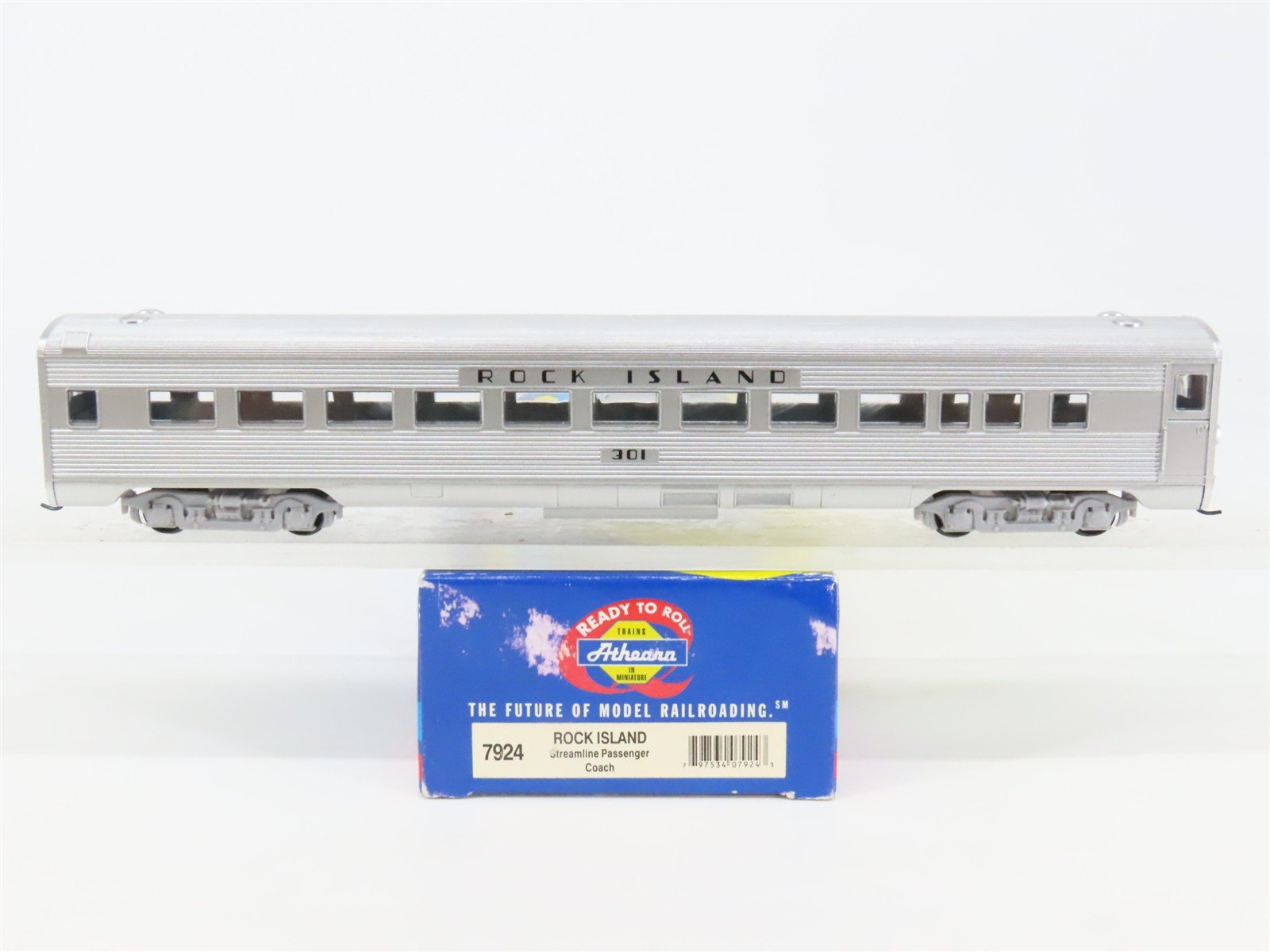 HO Scale Athearn 7924 RI Rock Island Railroad Streamline Coach Passenger #301